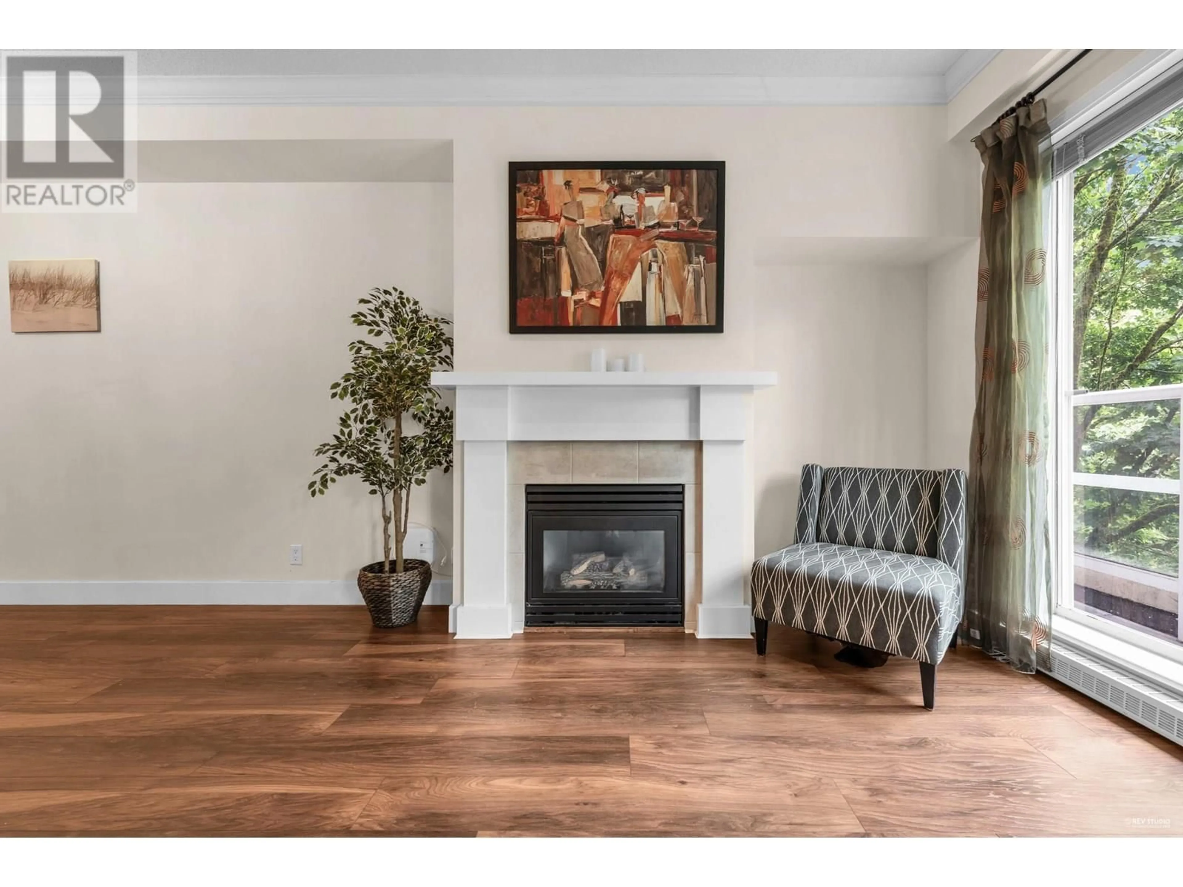 Living room with furniture, wood/laminate floor for 304 - 5790 EAST BOULEVARD, Vancouver British Columbia V6M4M4