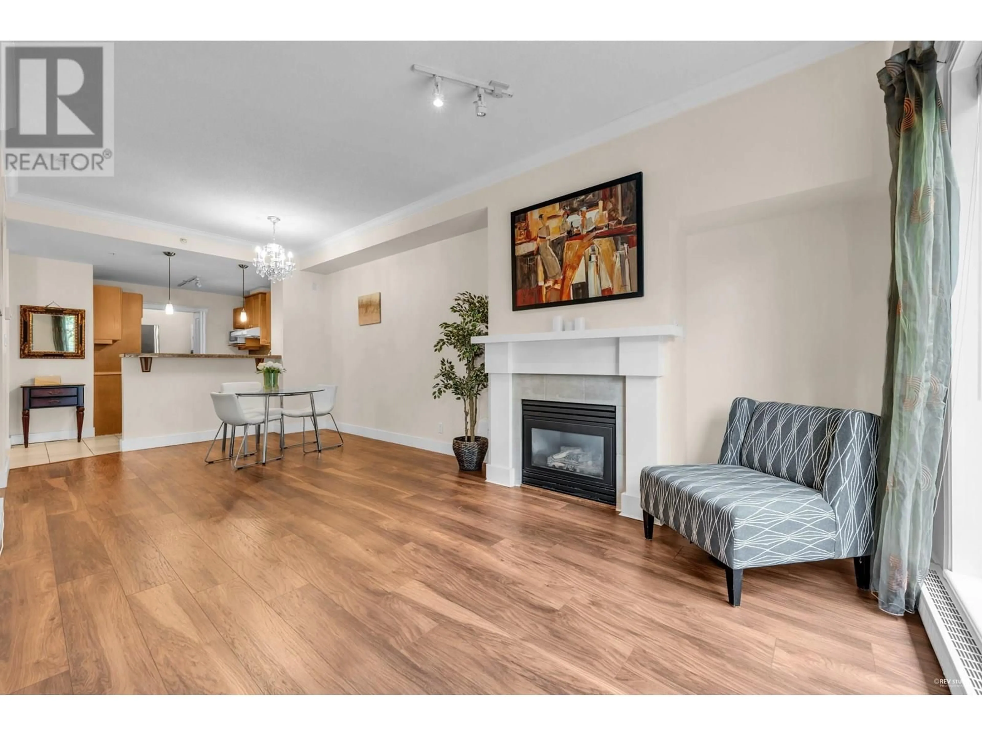 Living room with furniture, wood/laminate floor for 304 - 5790 EAST BOULEVARD, Vancouver British Columbia V6M4M4