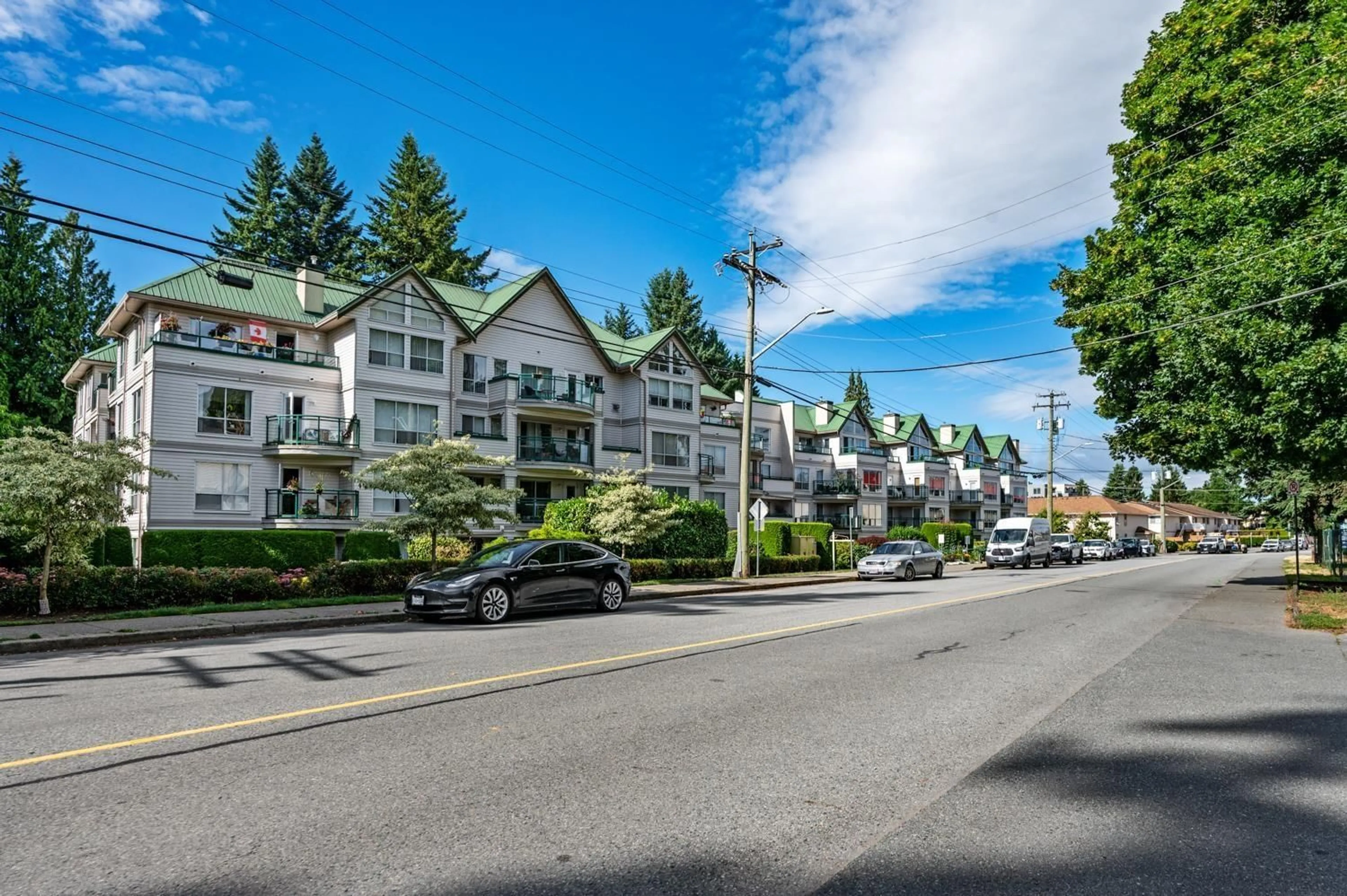 A pic from outside/outdoor area/front of a property/back of a property/a pic from drone, unknown for 407 - 33280 BOURQUIN EAST, Abbotsford British Columbia V2S7K2