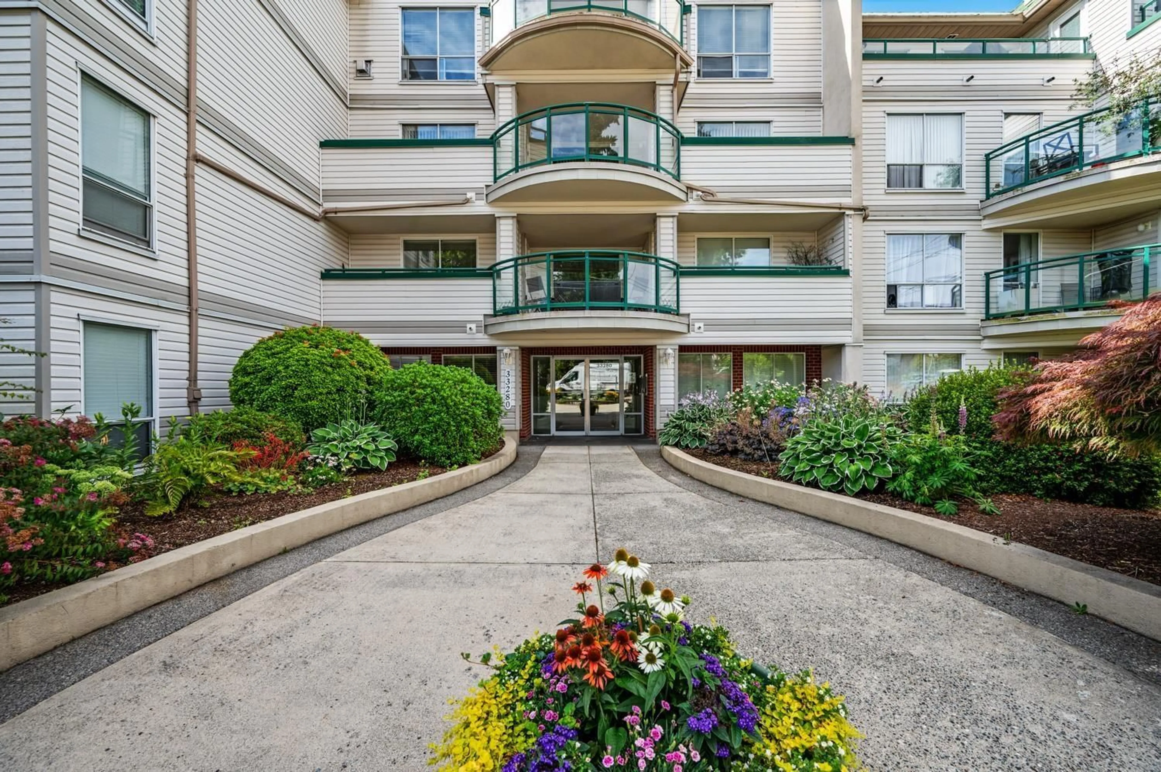 Indoor foyer for 407 - 33280 BOURQUIN EAST, Abbotsford British Columbia V2S7K2