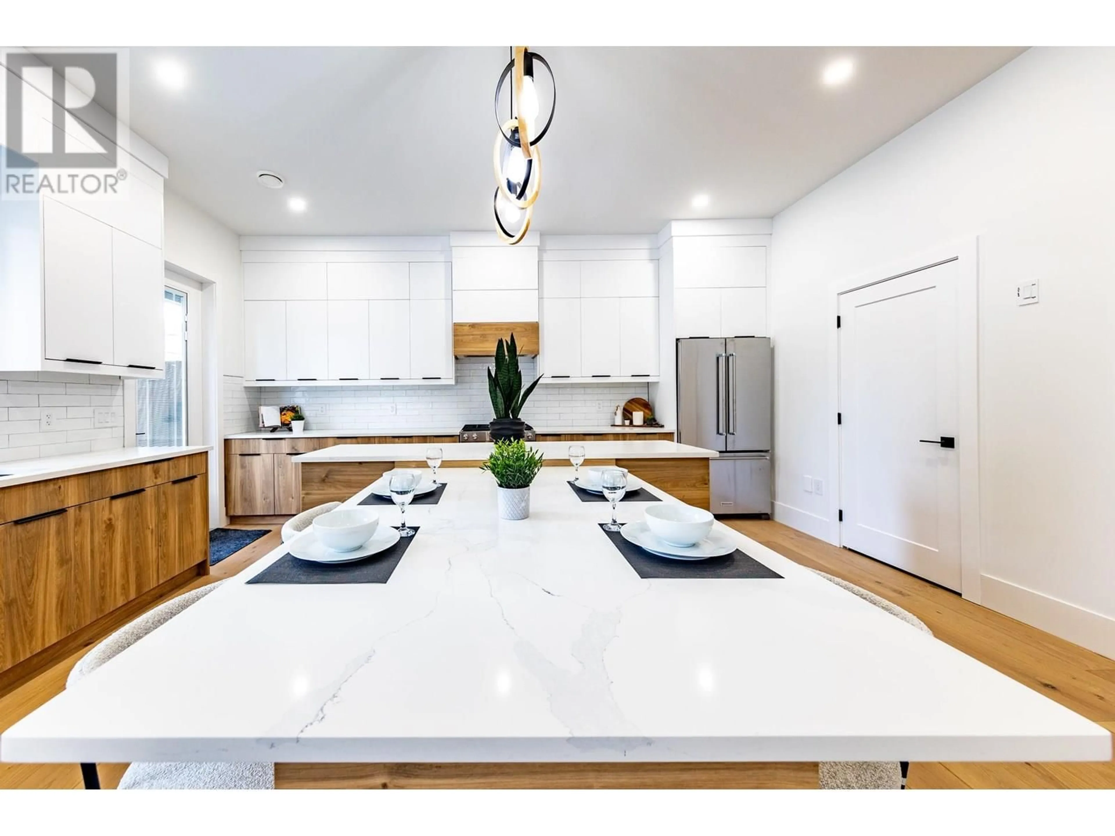Open concept kitchen, ceramic/tile floor for 103 - 941 DANSEY AVENUE, Coquitlam British Columbia V3K3G8