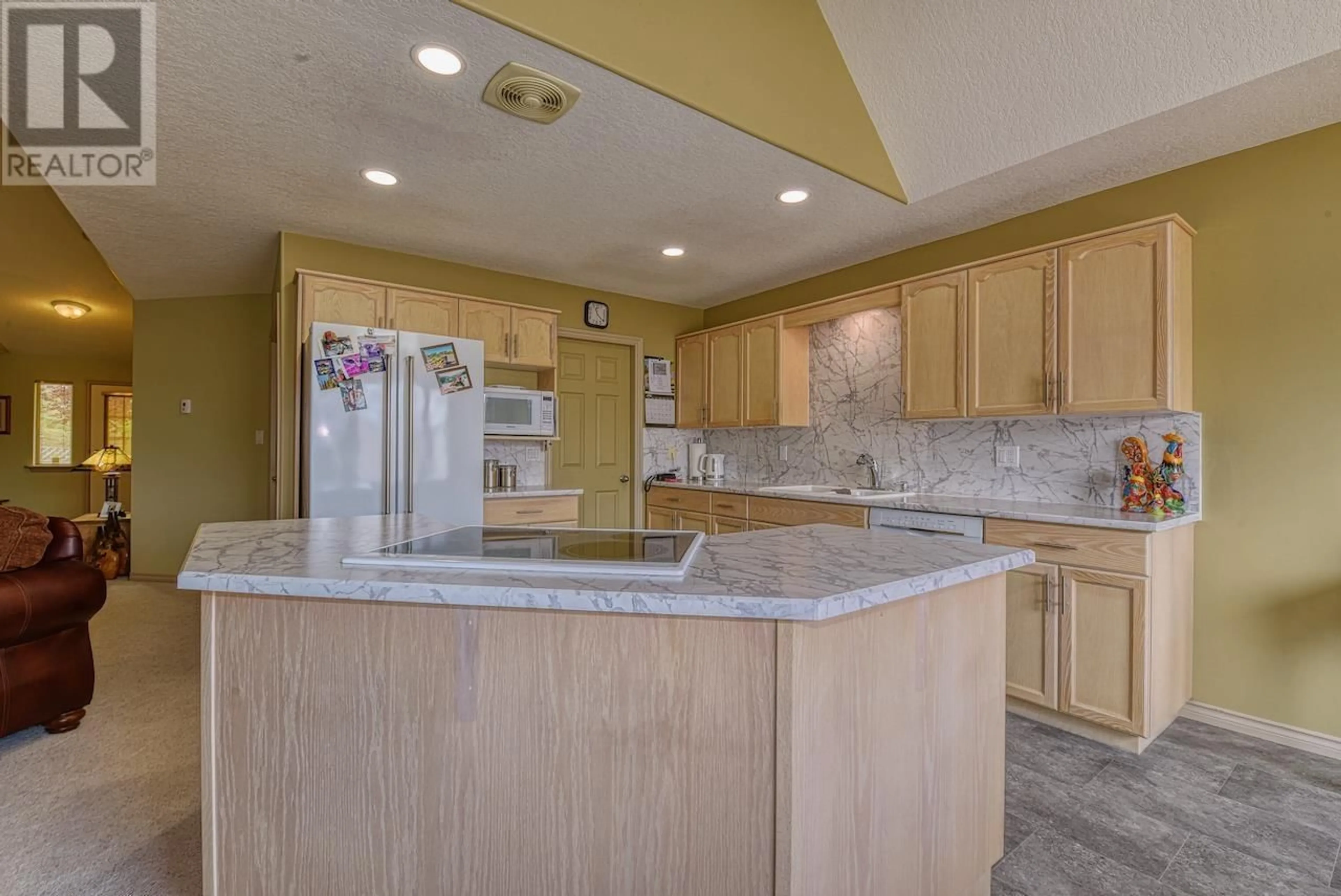 Open concept kitchen, ceramic/tile floor for 3 - 11 EAGLE CRESCENT, Williams Lake British Columbia V2G4R6