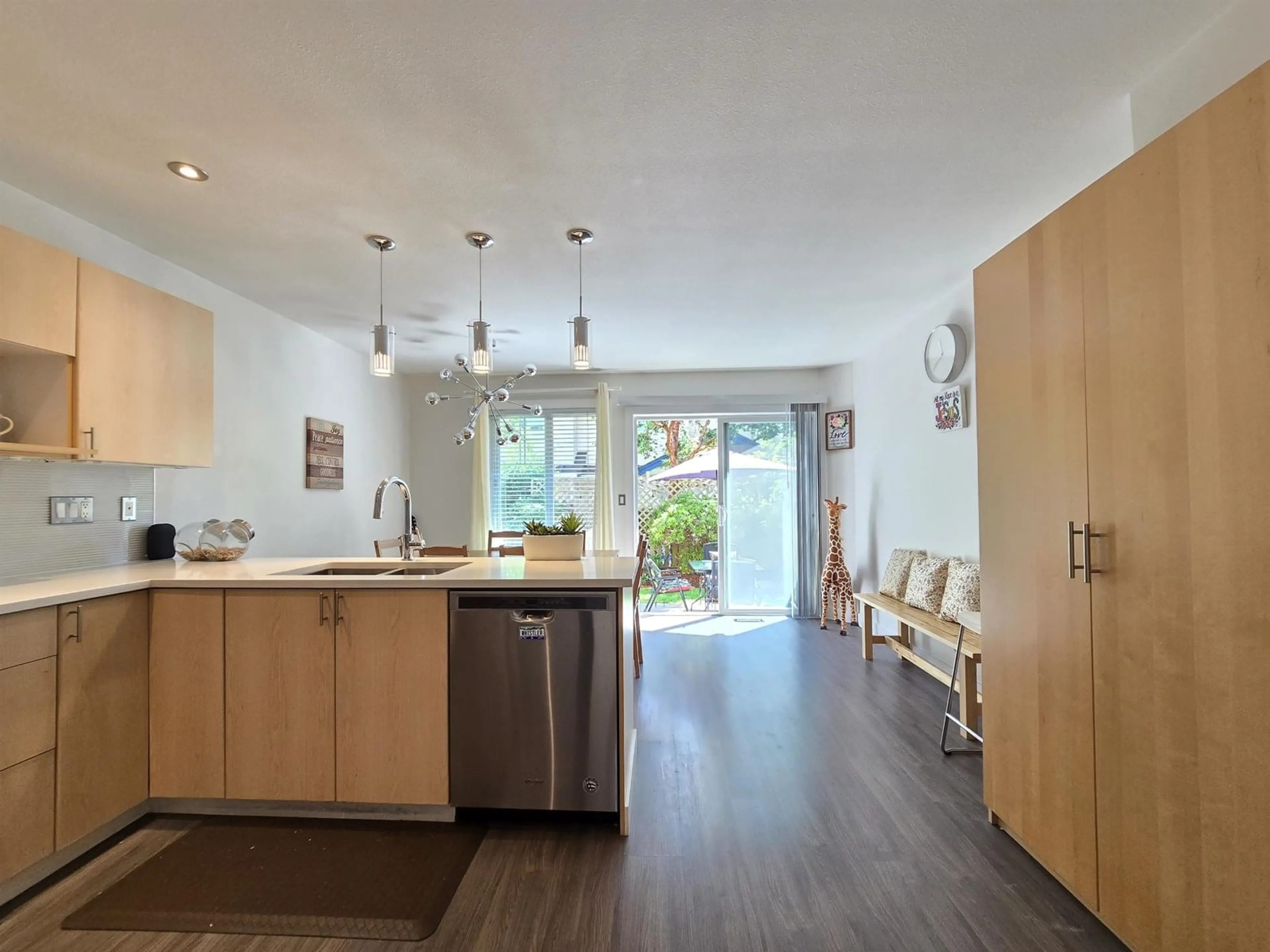 Open concept kitchen, unknown for 68 - 6533 121, Surrey British Columbia V3W1M5