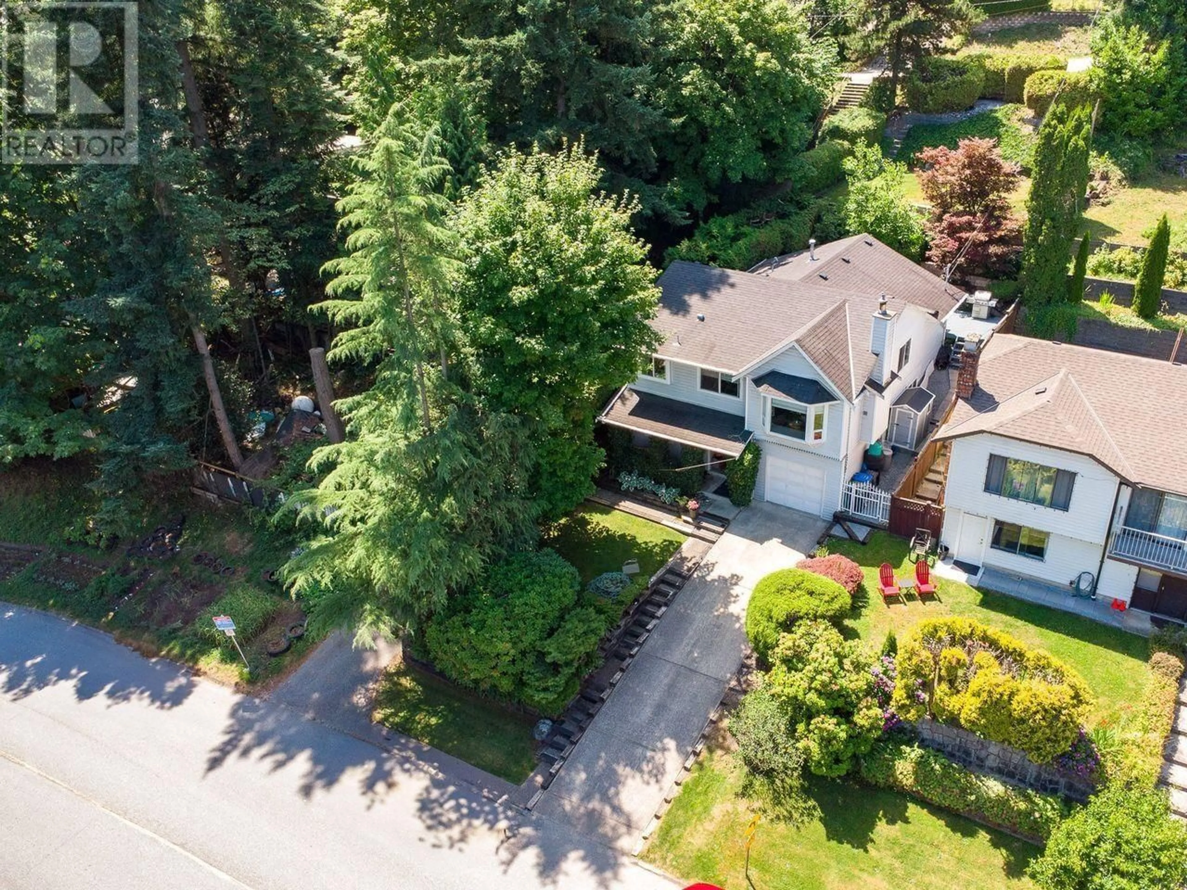 A pic from outside/outdoor area/front of a property/back of a property/a pic from drone, street for 1119 CECILE DRIVE, Port Moody British Columbia V3H1M8