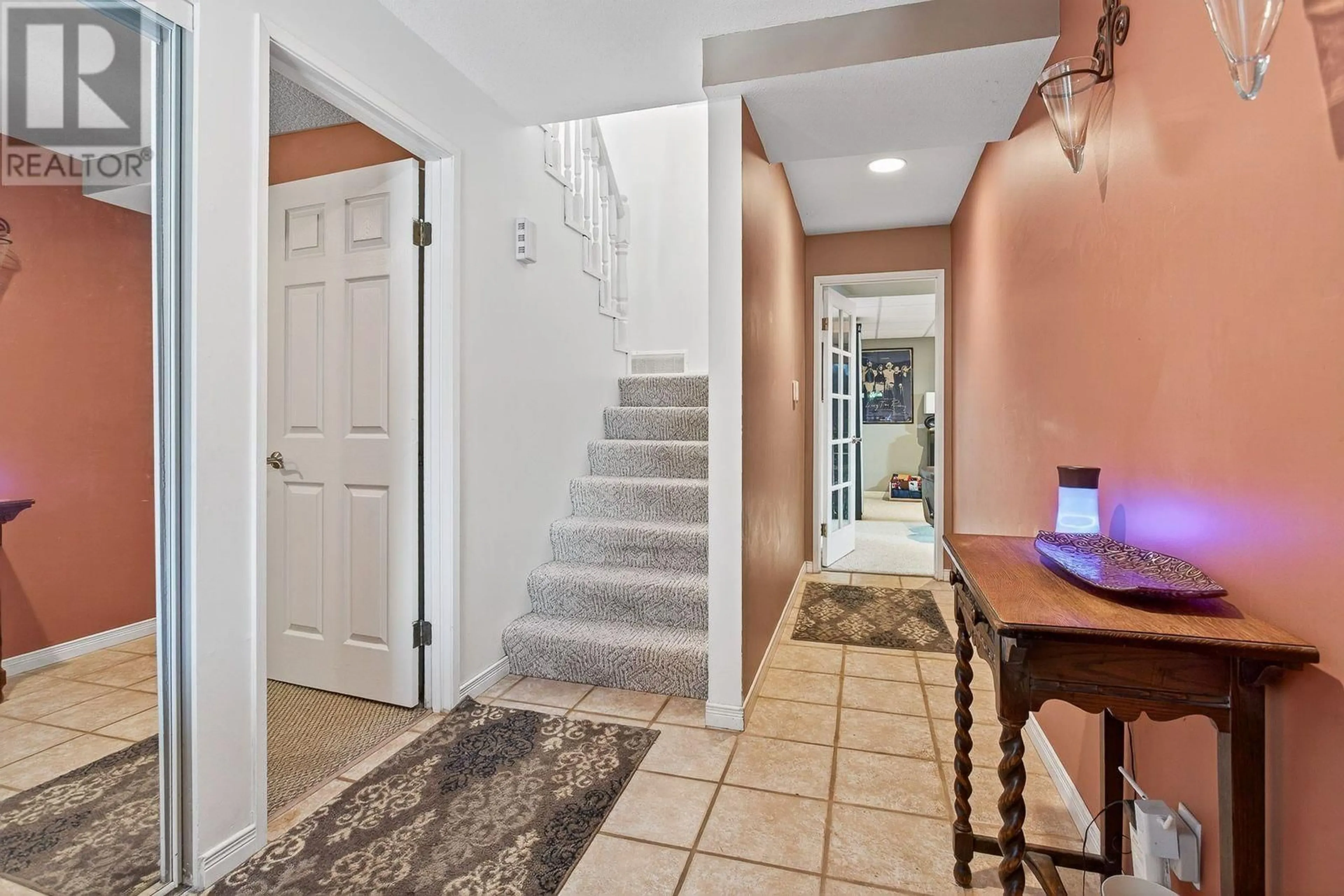 Indoor foyer for 1119 CECILE DRIVE, Port Moody British Columbia V3H1M8