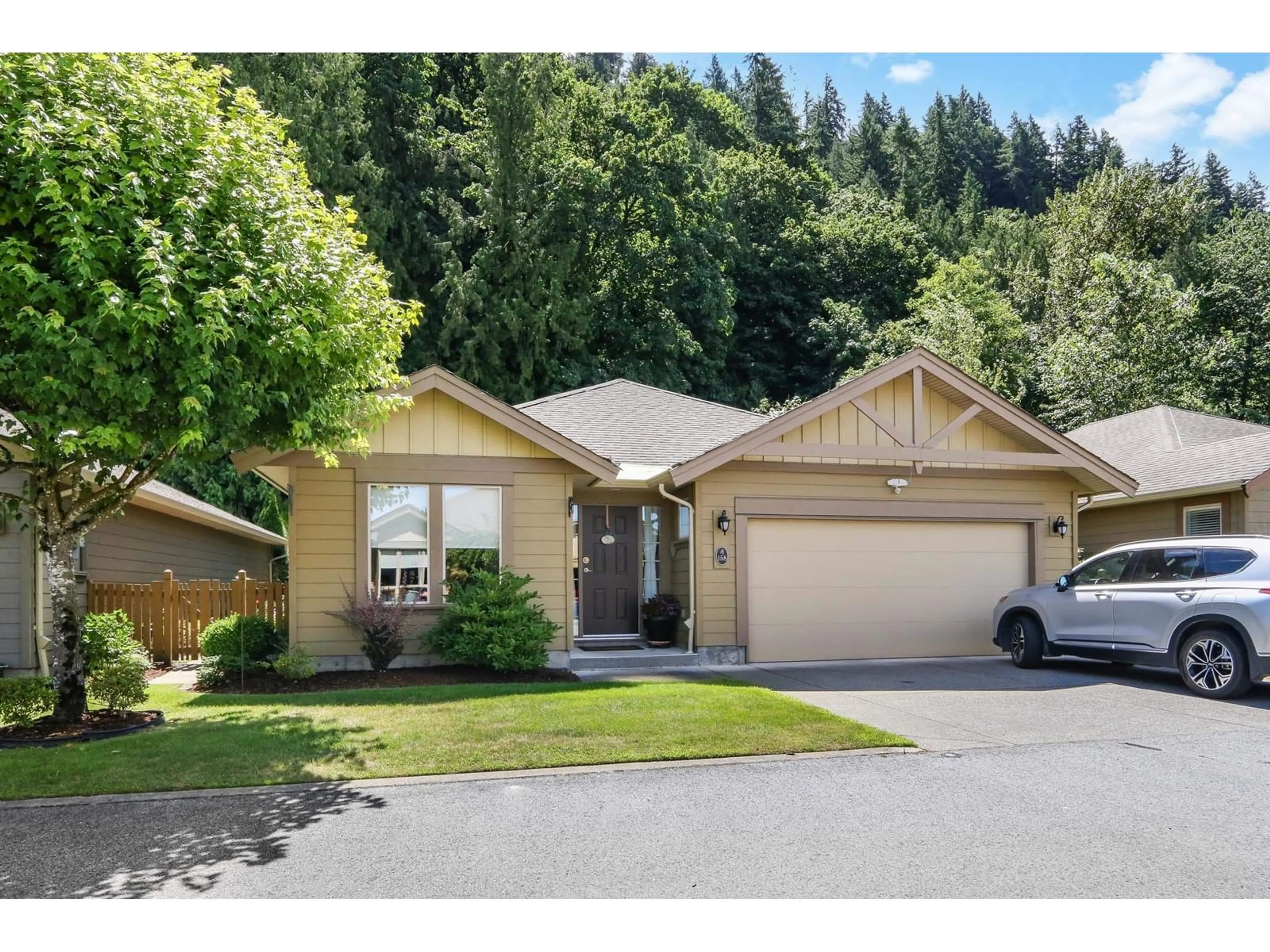 Home with vinyl exterior material, street for 158 - 46000 THOMAS ROAD, Chilliwack British Columbia V2R5W6