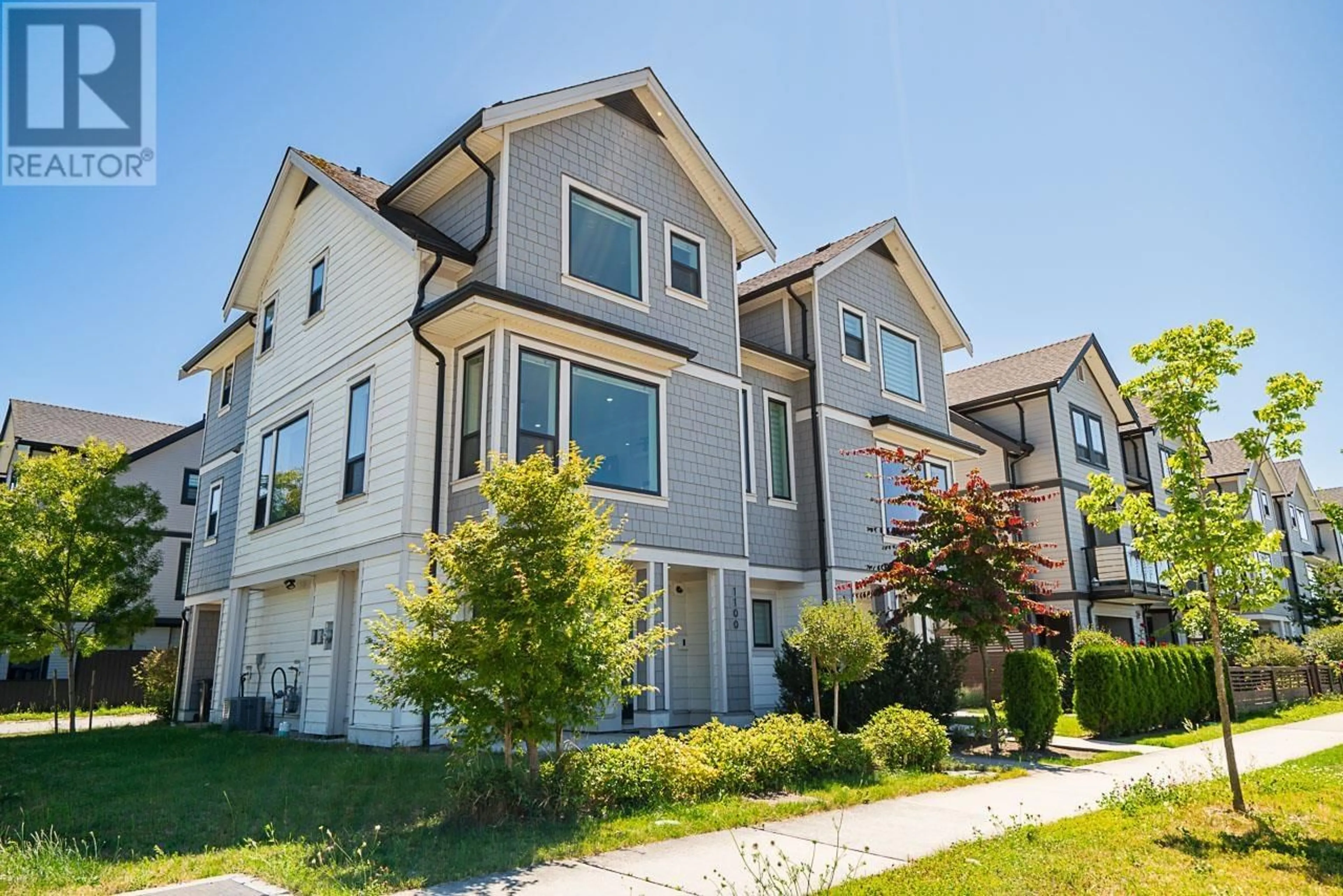 Home with vinyl exterior material, street for 1100 SALTER STREET, New Westminster British Columbia V3M0M4
