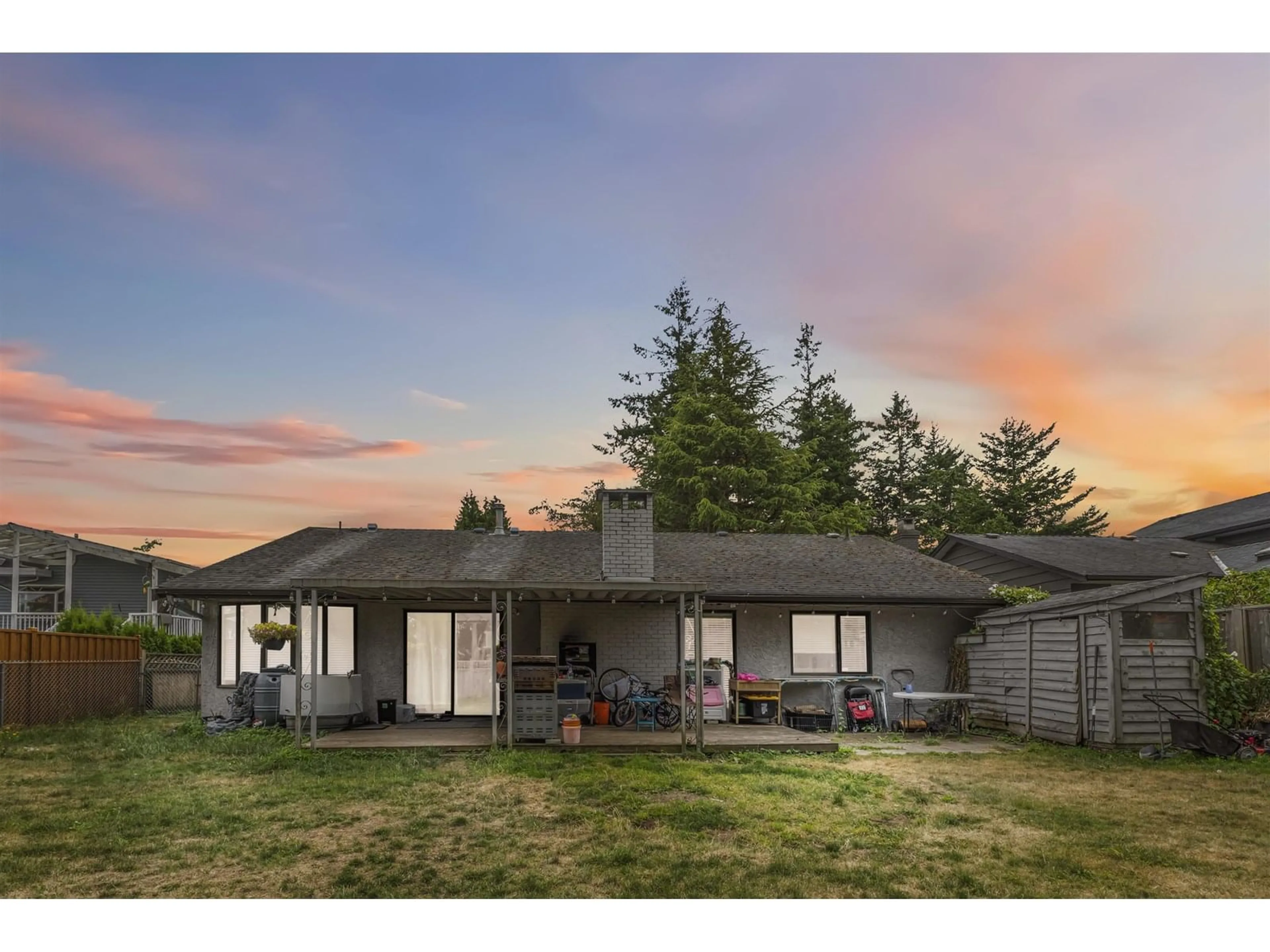 A pic from outside/outdoor area/front of a property/back of a property/a pic from drone, unknown for 15491 ROPER, White Rock British Columbia V4B2G4