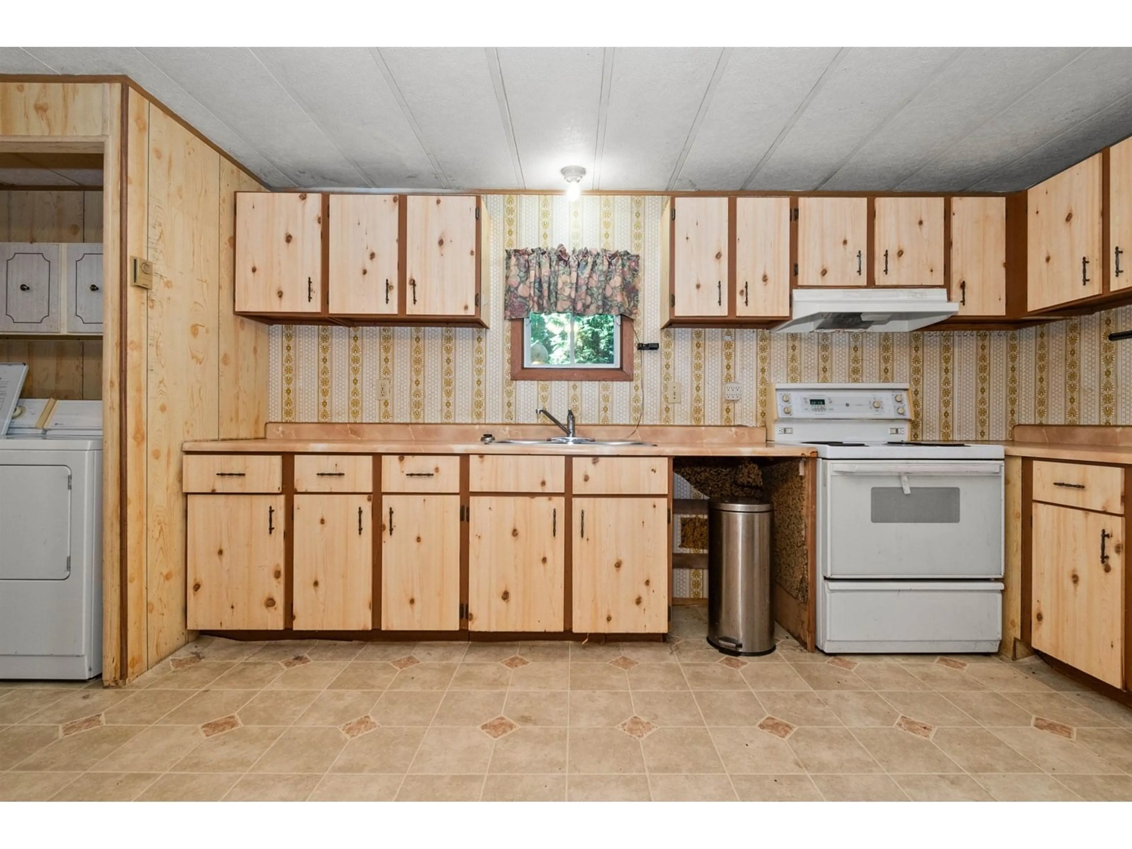 Standard kitchen, unknown for 57 - 5742 UNSWORTH ROAD, Chilliwack British Columbia V2R4P5
