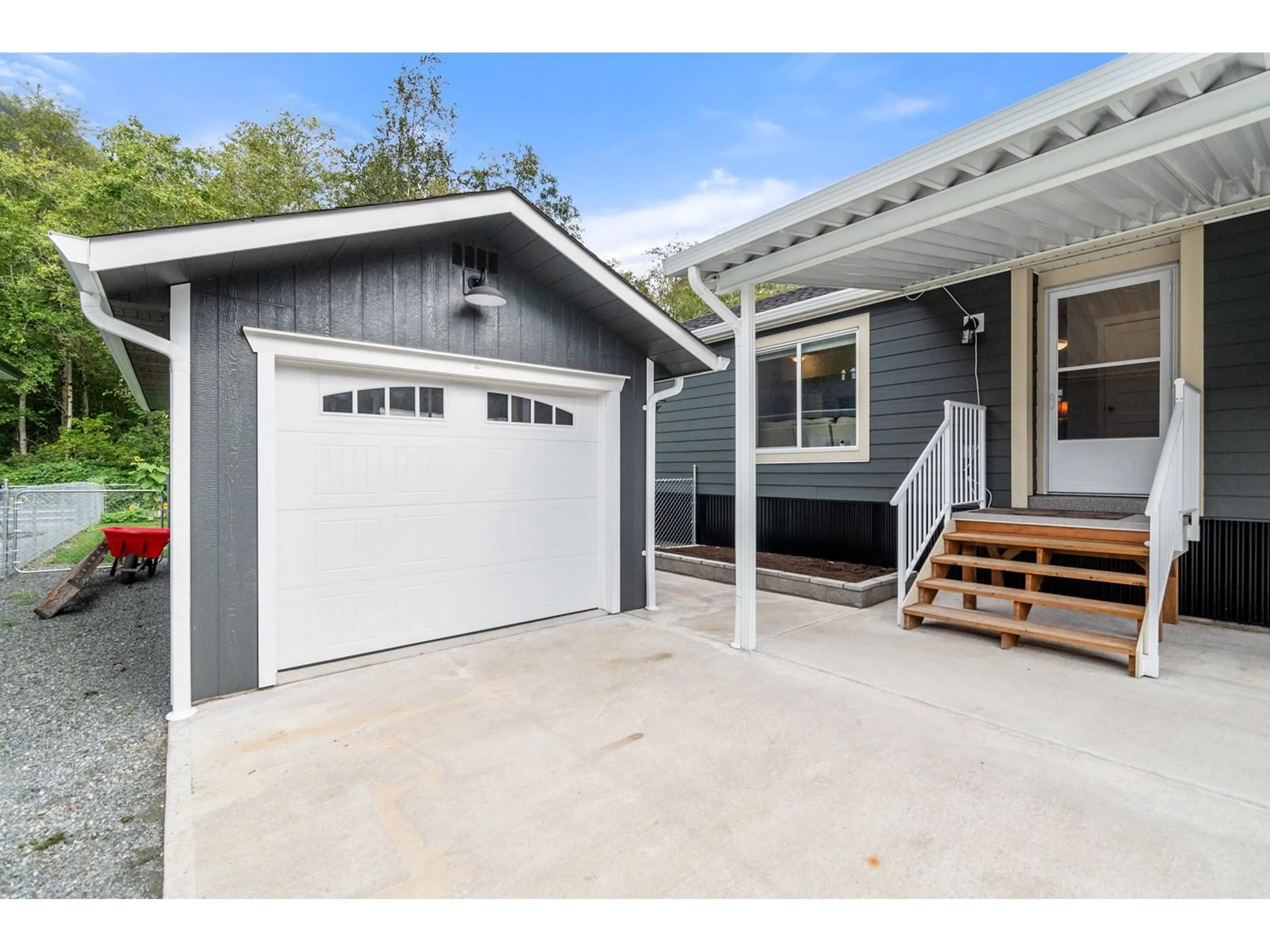 Indoor garage for 36 - 59060 LOUGHEED HIGHWAY, Hope British Columbia V0X1L3