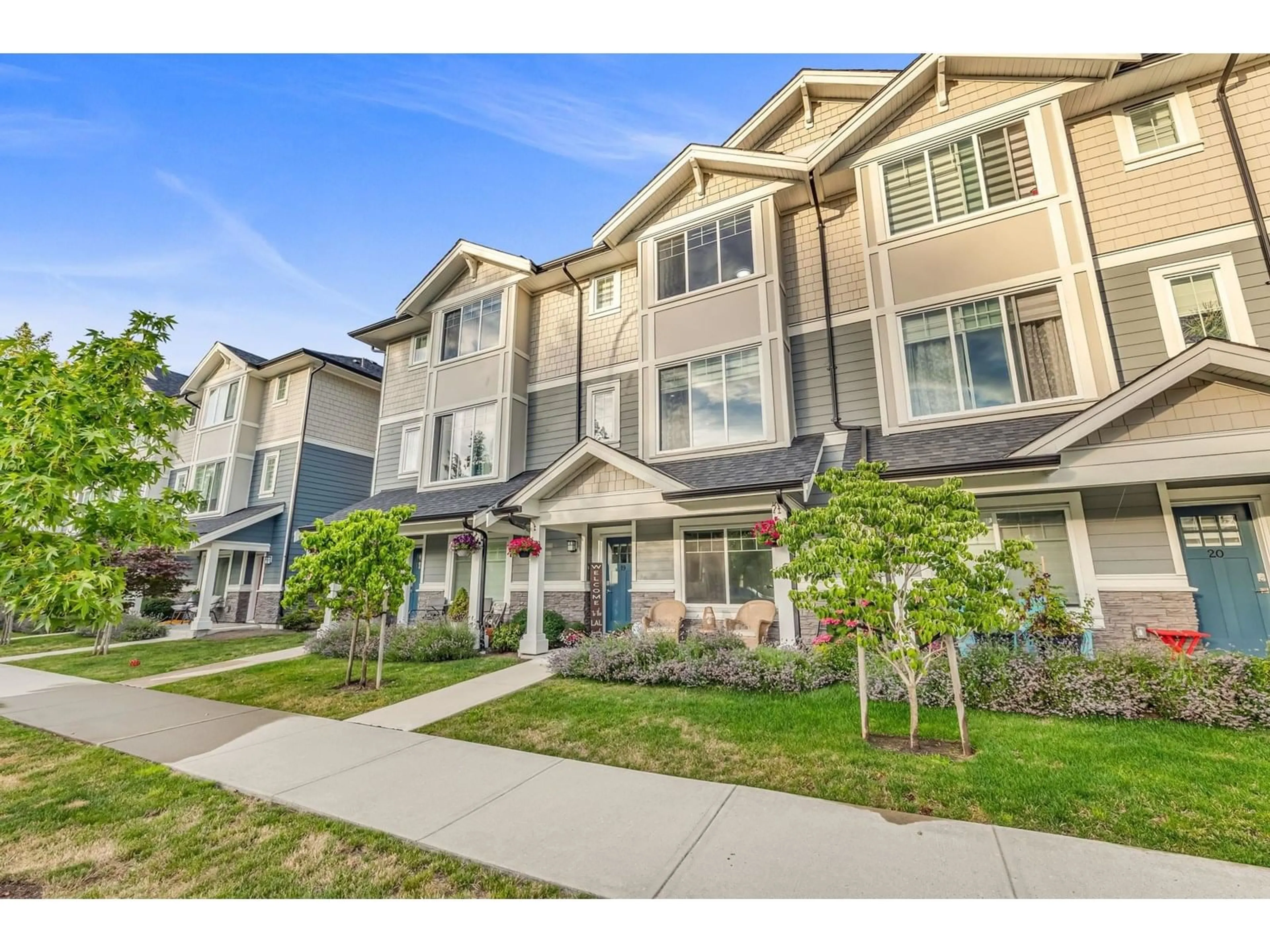 A pic from outside/outdoor area/front of a property/back of a property/a pic from drone, mountain view for 19 - 19483 74, Surrey British Columbia V4N6V7