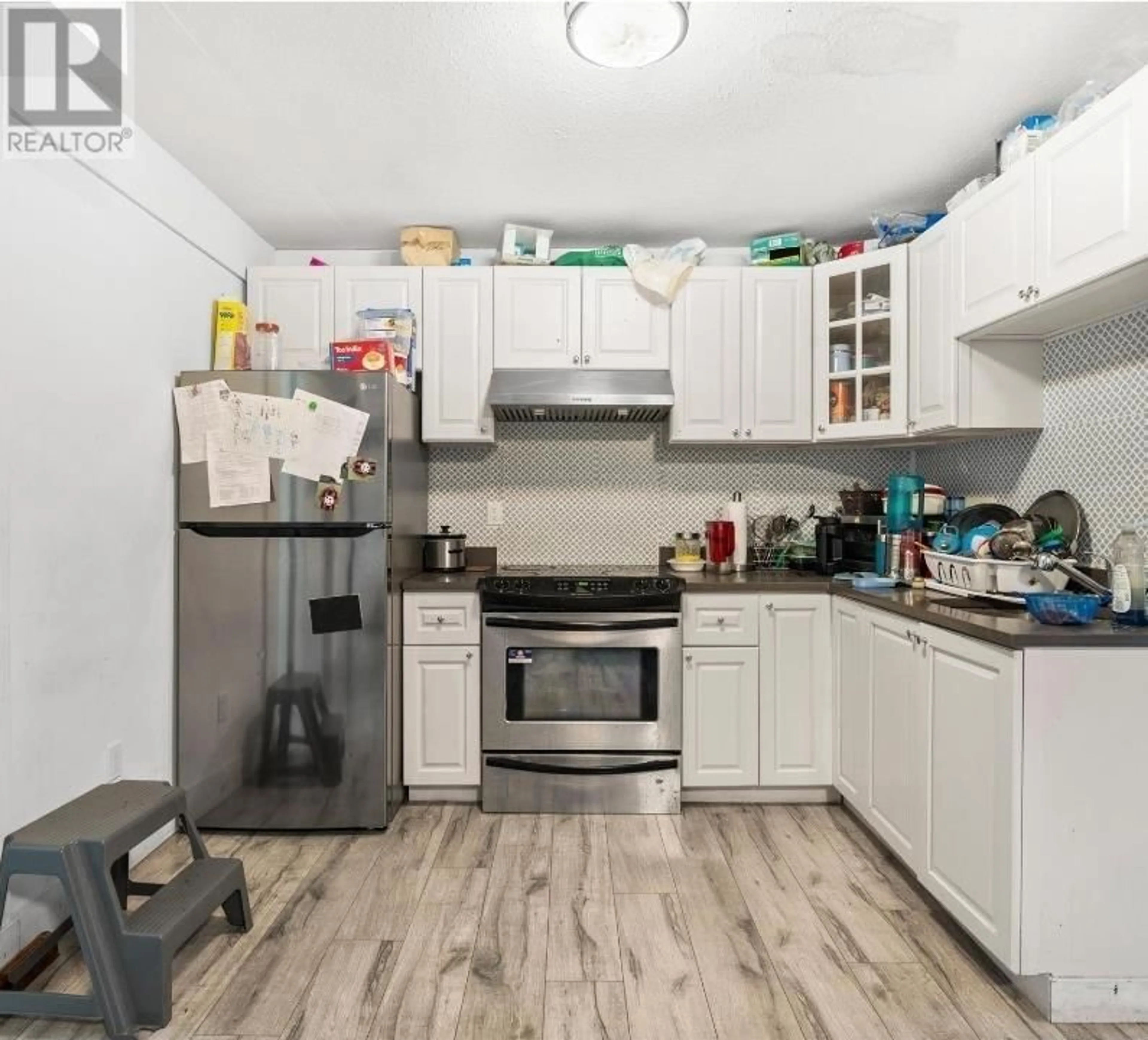 Standard kitchen, unknown for 886 56TH AVENUE, Vancouver British Columbia V5X1S2