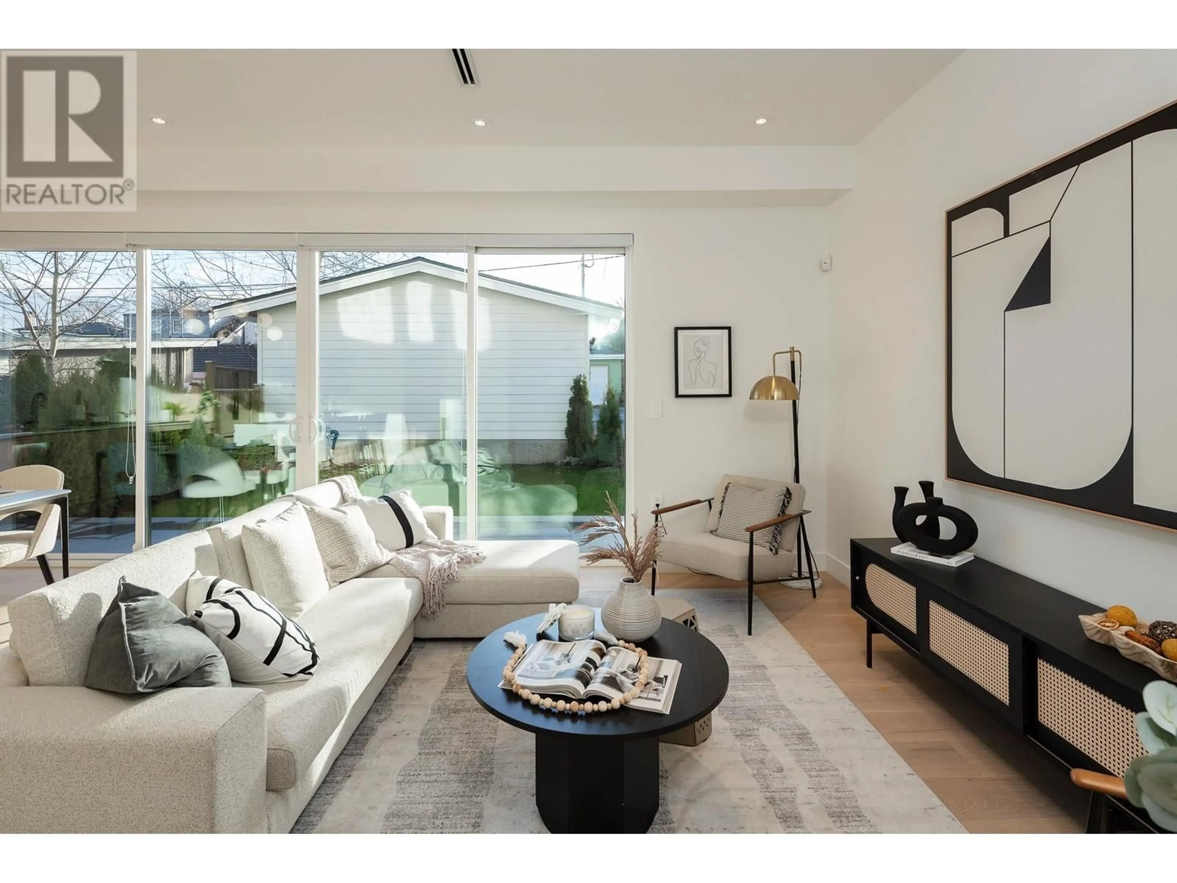 Living room with furniture, unknown for 32 37TH AVENUE, Vancouver British Columbia V5W1E2
