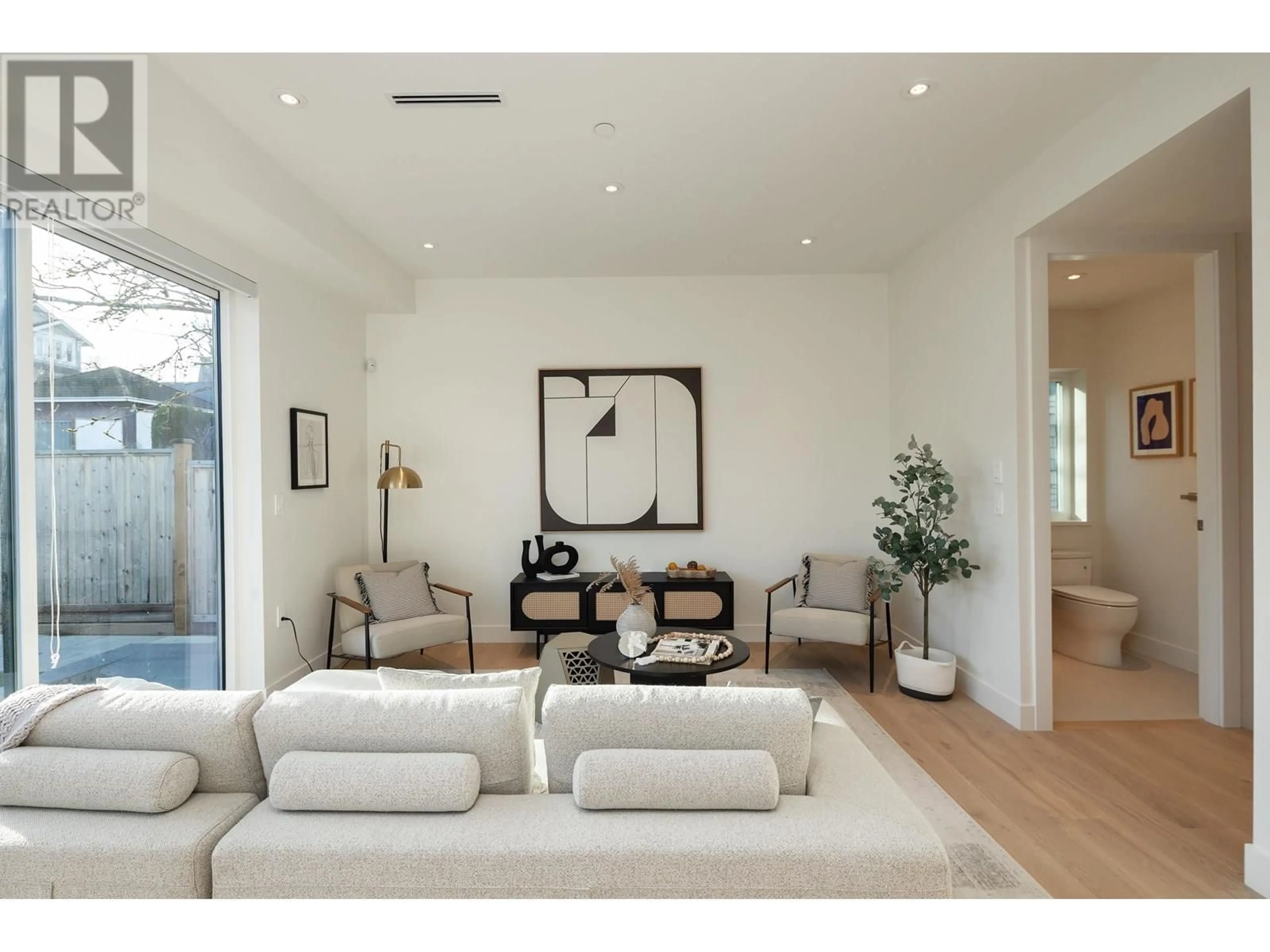 Living room with furniture, unknown for 32 37TH AVENUE, Vancouver British Columbia V5W1E2