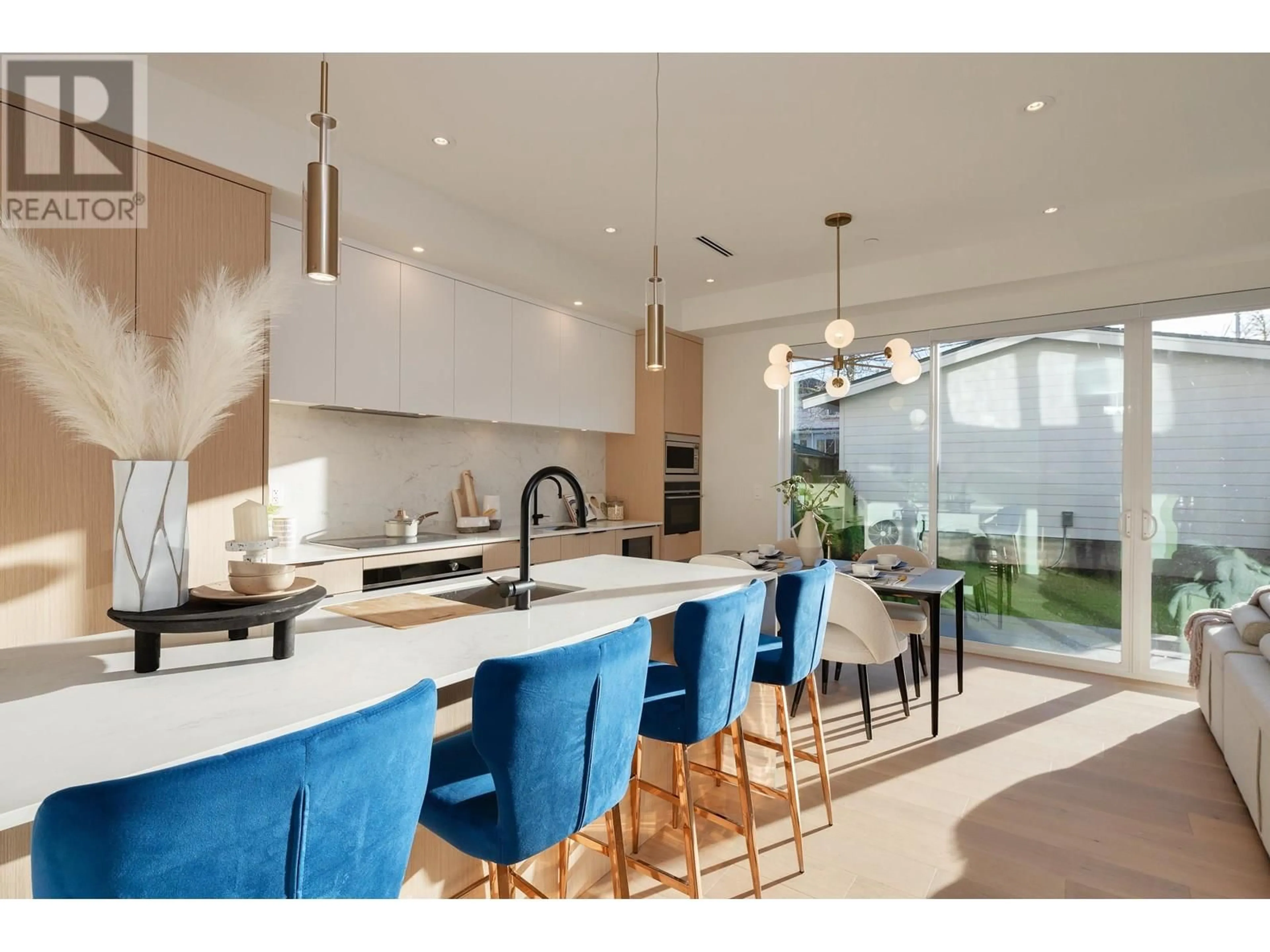 Open concept kitchen, ceramic/tile floor for 32 37TH AVENUE, Vancouver British Columbia V5W1E2