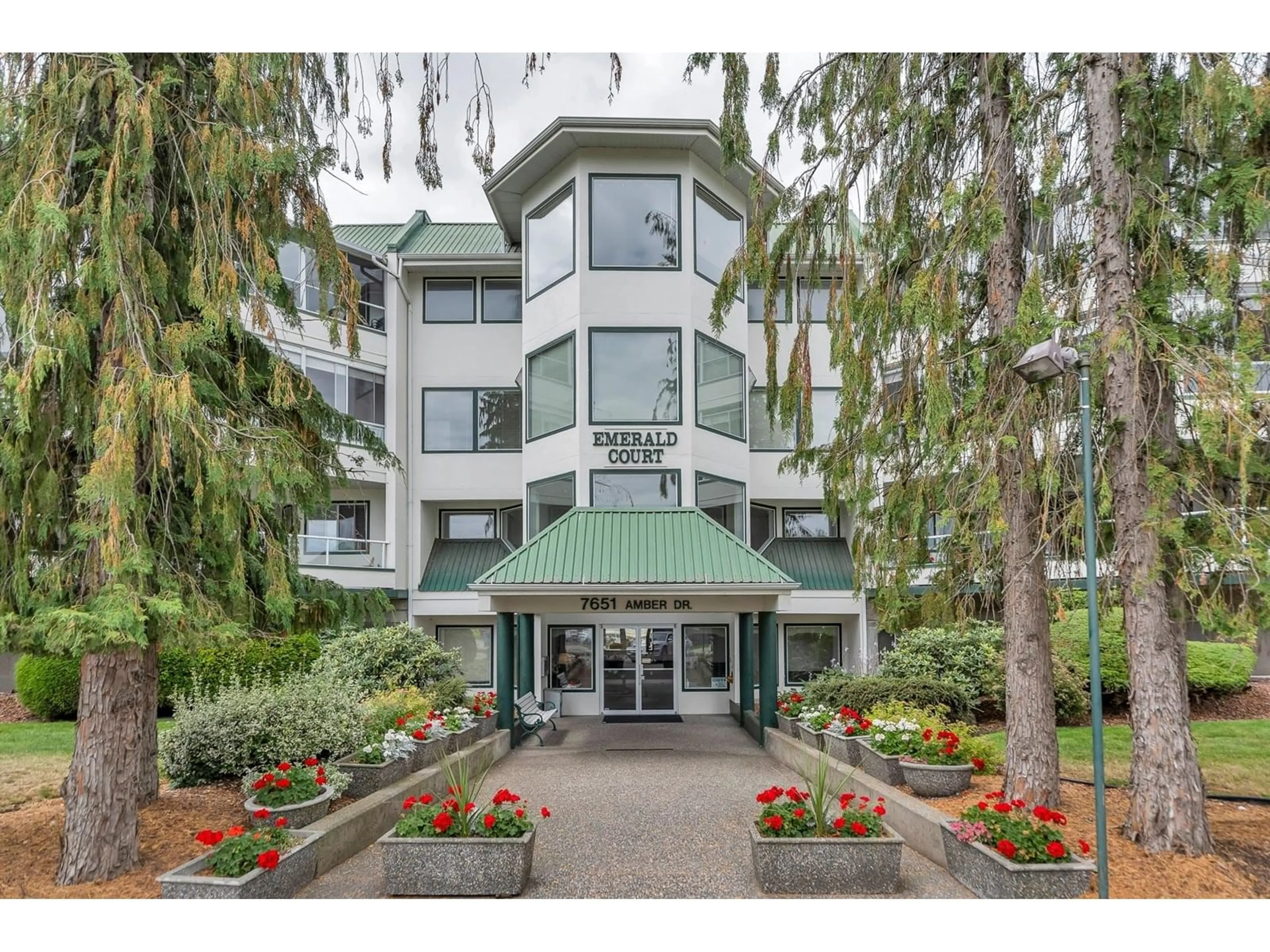 Indoor foyer for 211 - 7651 AMBER DRIVE, Chilliwack British Columbia V2R3J6