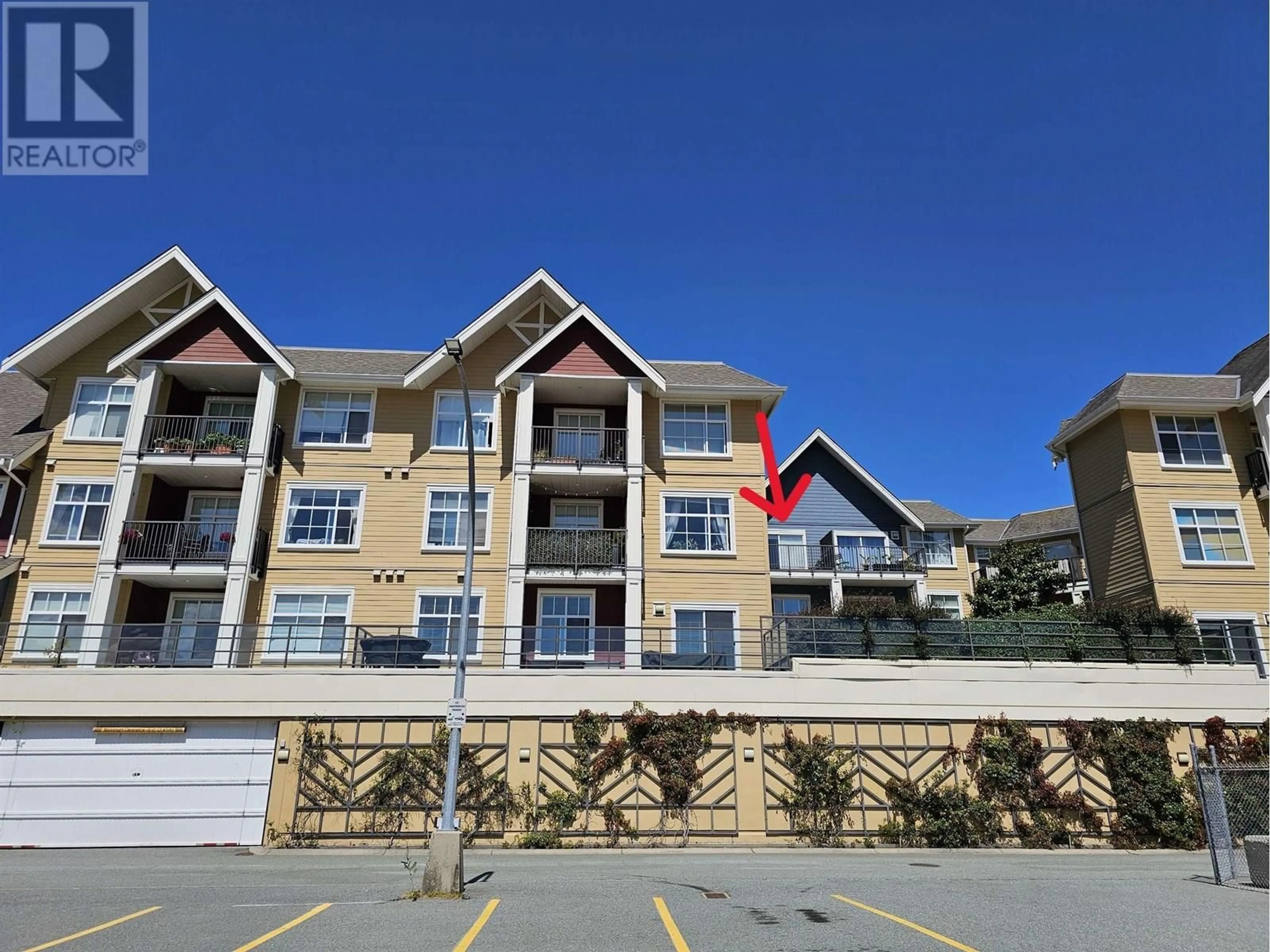 A pic from outside/outdoor area/front of a property/back of a property/a pic from drone, unknown for 418 - 1336 MAIN STREET, Squamish British Columbia V8B0R2