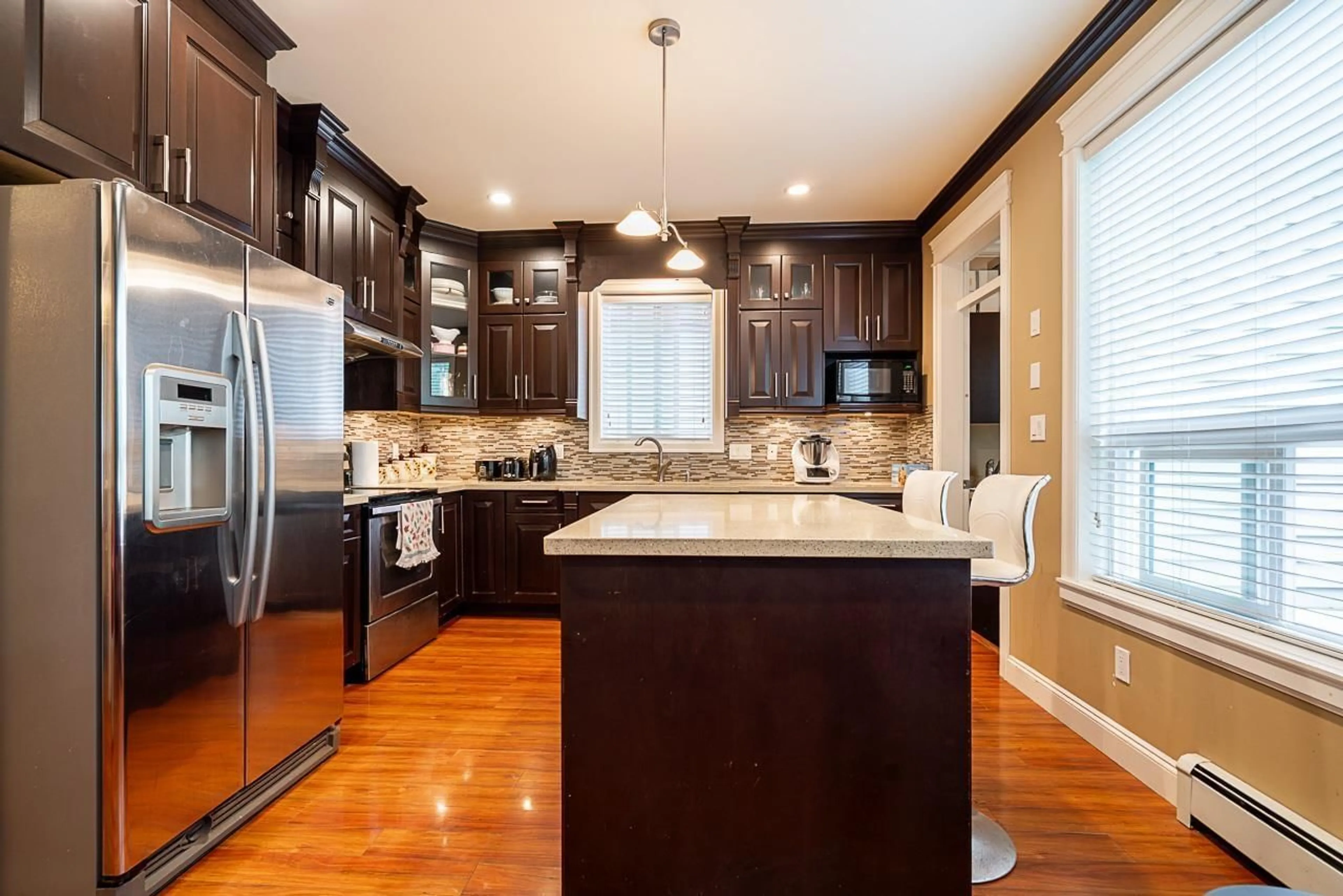 Open concept kitchen, unknown for 12838 60, Surrey British Columbia V3X0B9