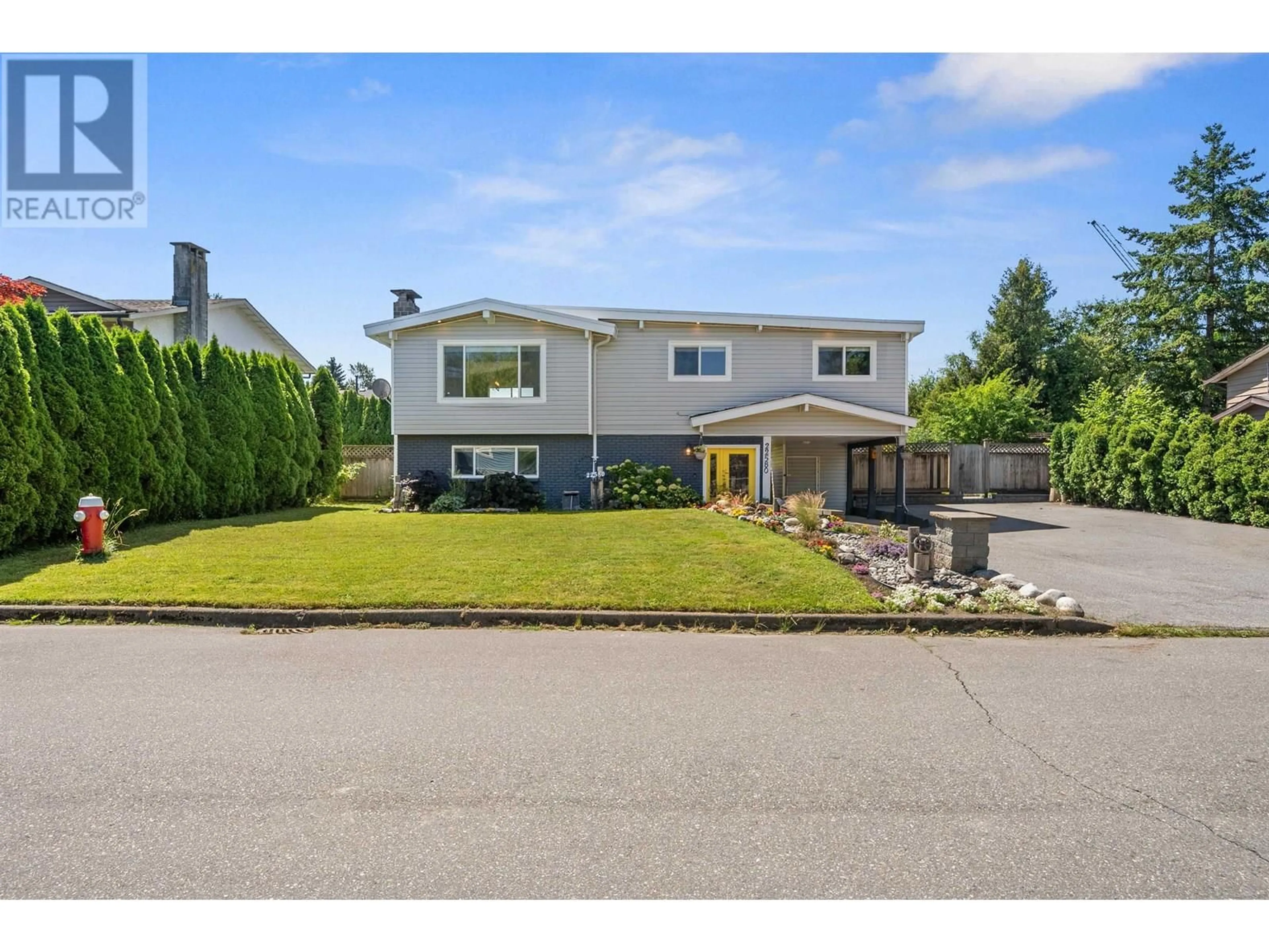 Home with vinyl exterior material, street for 22580 HINCH CRESCENT, Maple Ridge British Columbia V2X7H6