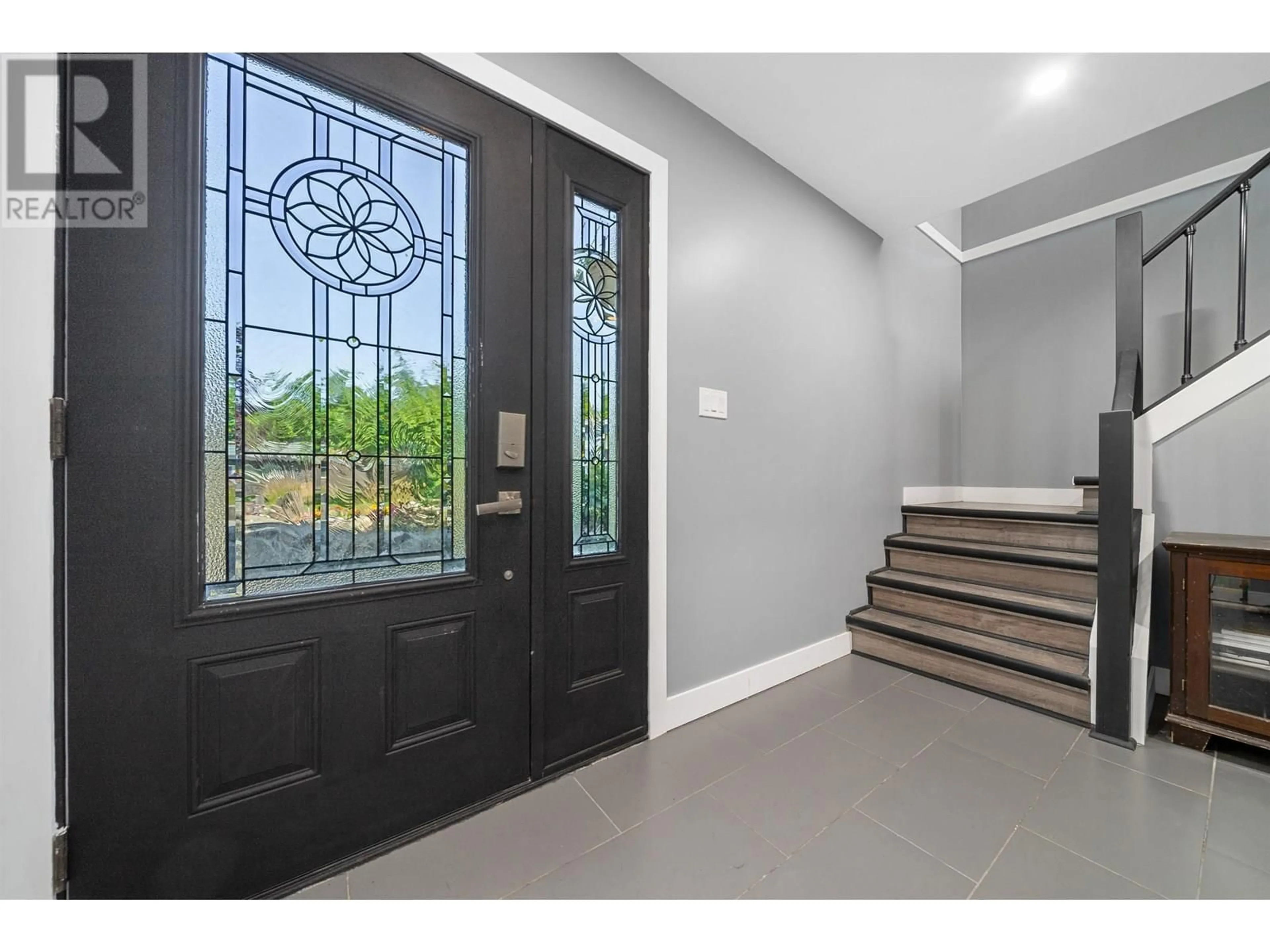 Indoor entryway for 22580 HINCH CRESCENT, Maple Ridge British Columbia V2X7H6