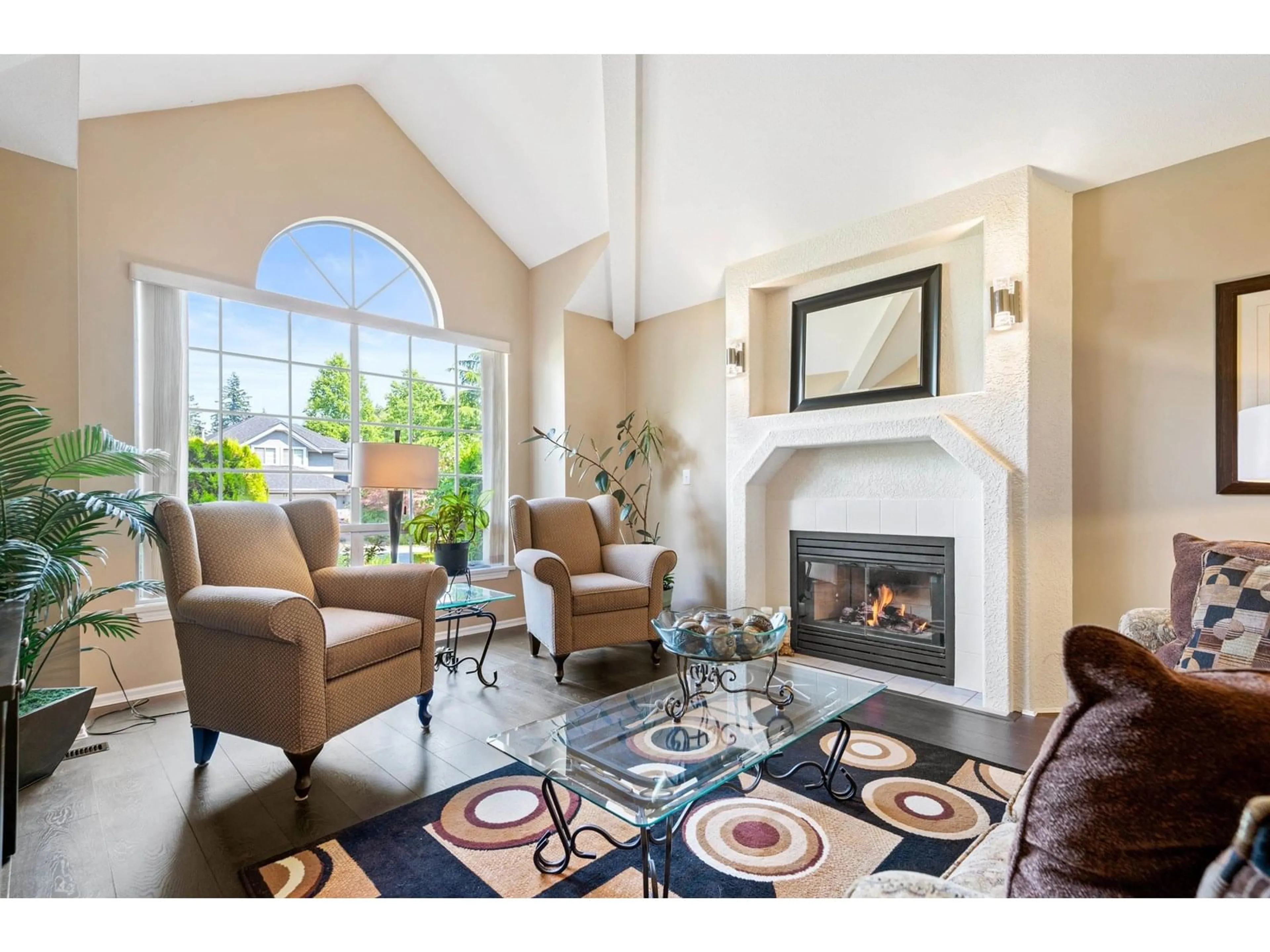 Living room with furniture, ceramic/tile floor for 10931 161A, Surrey British Columbia V4N3J7