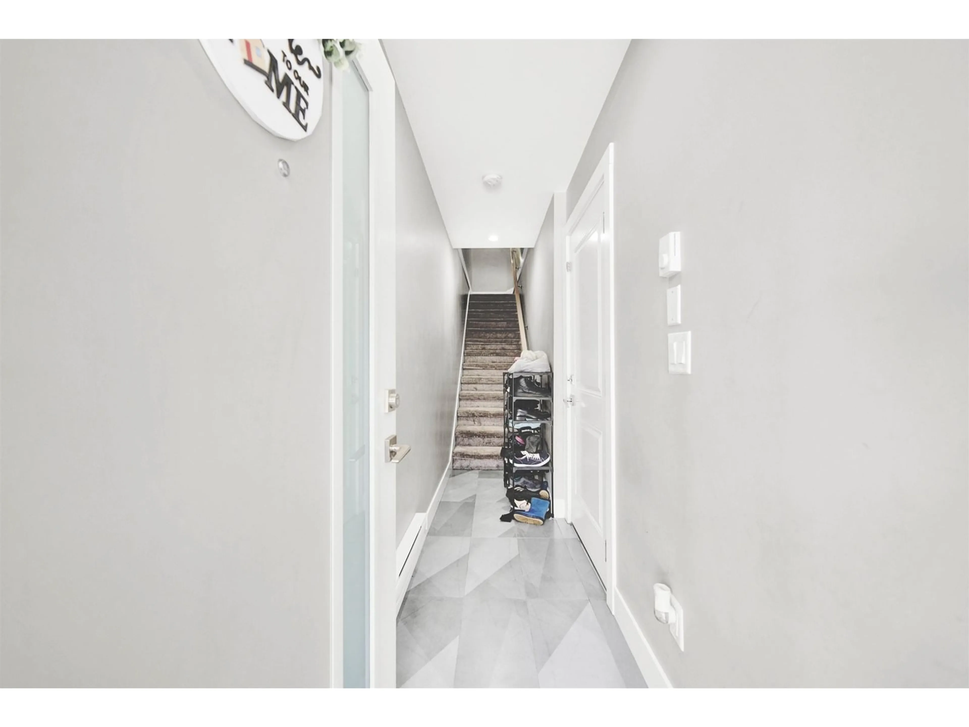 Indoor foyer for 116 - 15170 60, Surrey British Columbia V3S0A3