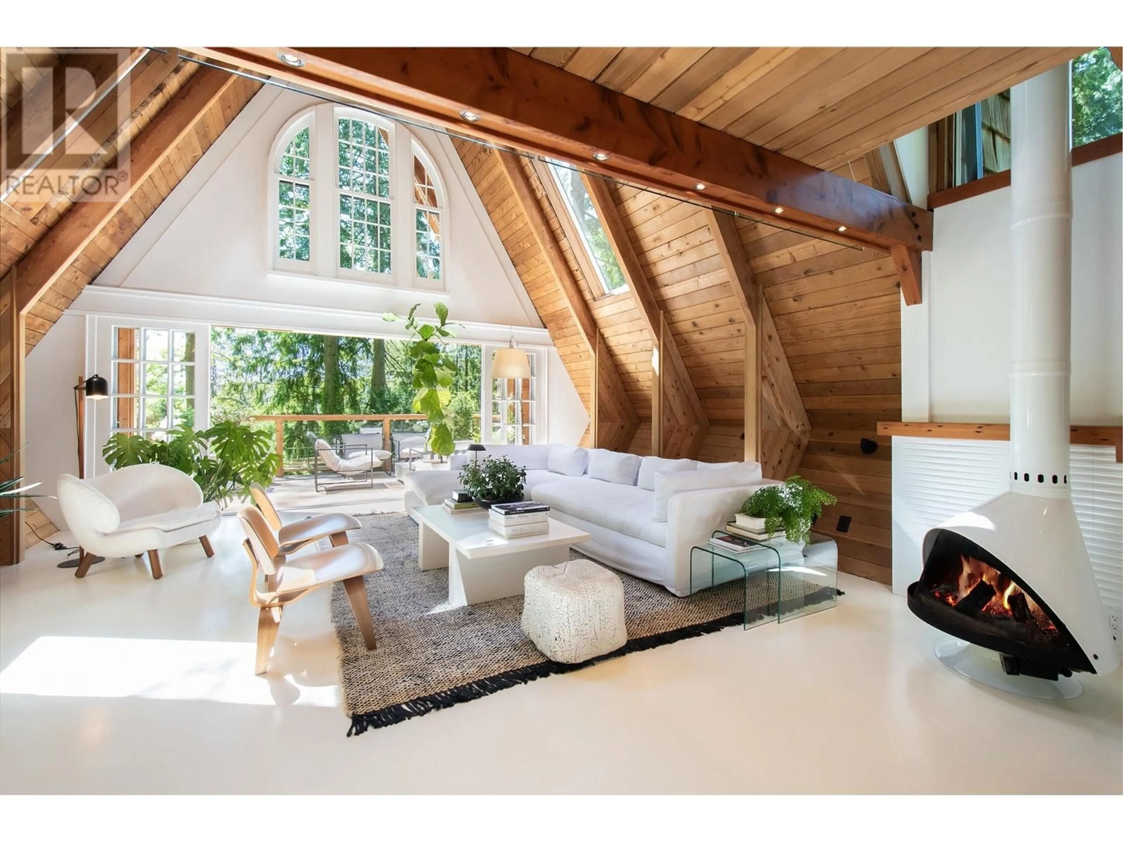 Living room with furniture, wood/laminate floor for 1940 RIVERGROVE PLACE, North Vancouver British Columbia V7H2L4