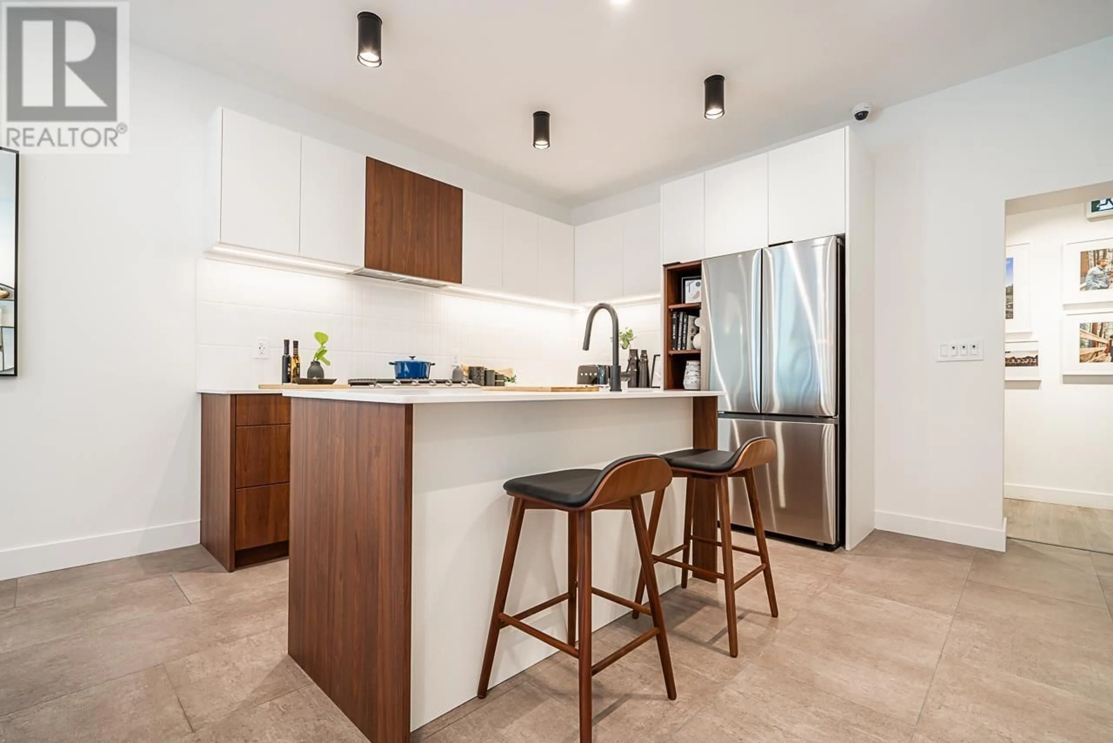 Contemporary kitchen, unknown for 106 - 623 KEMSLEY AVENUE, Coquitlam British Columbia V3J3Z4