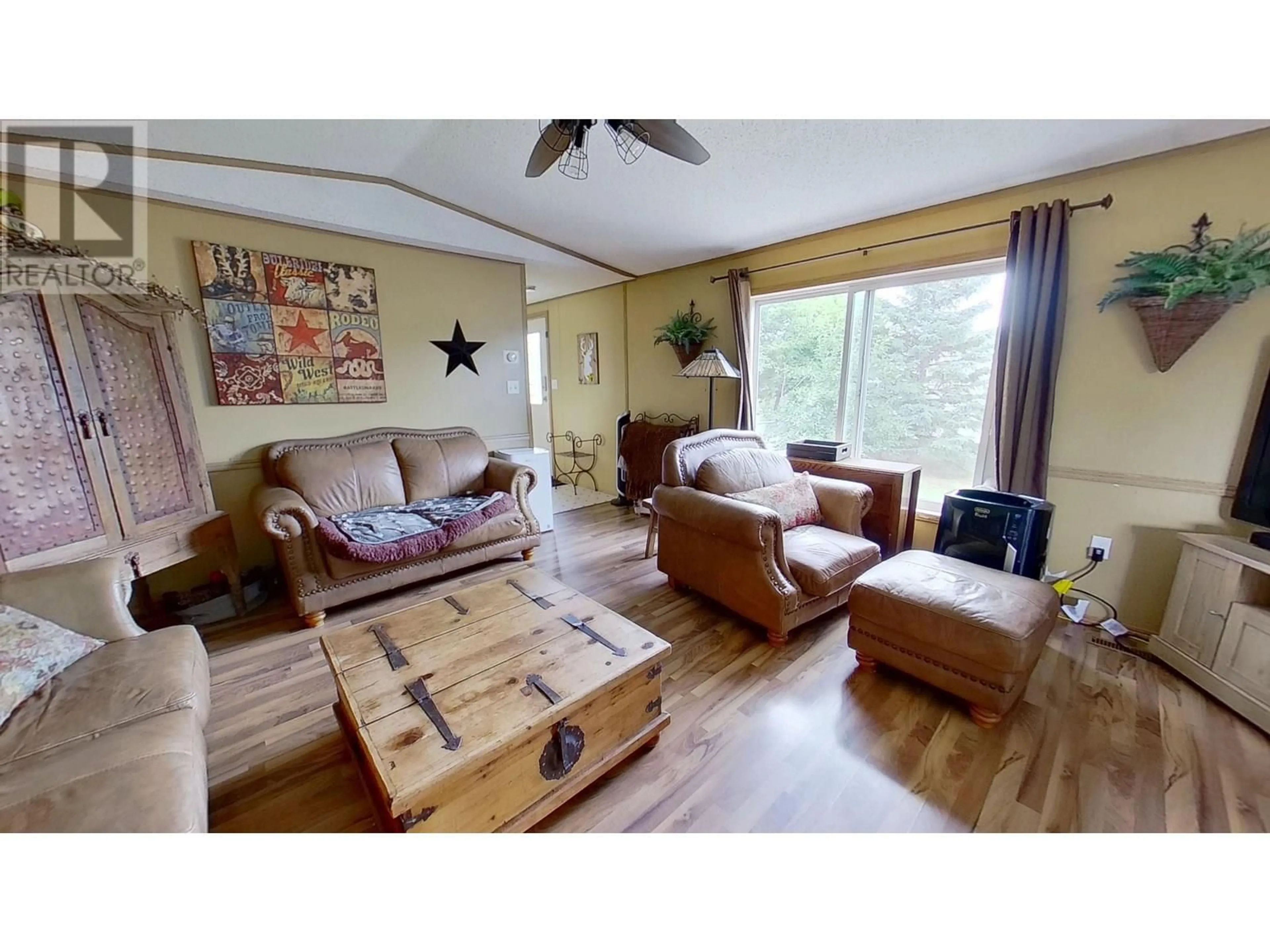 Living room with furniture, wood/laminate floor for 10401 98 STREET, Taylor British Columbia V0C2K0