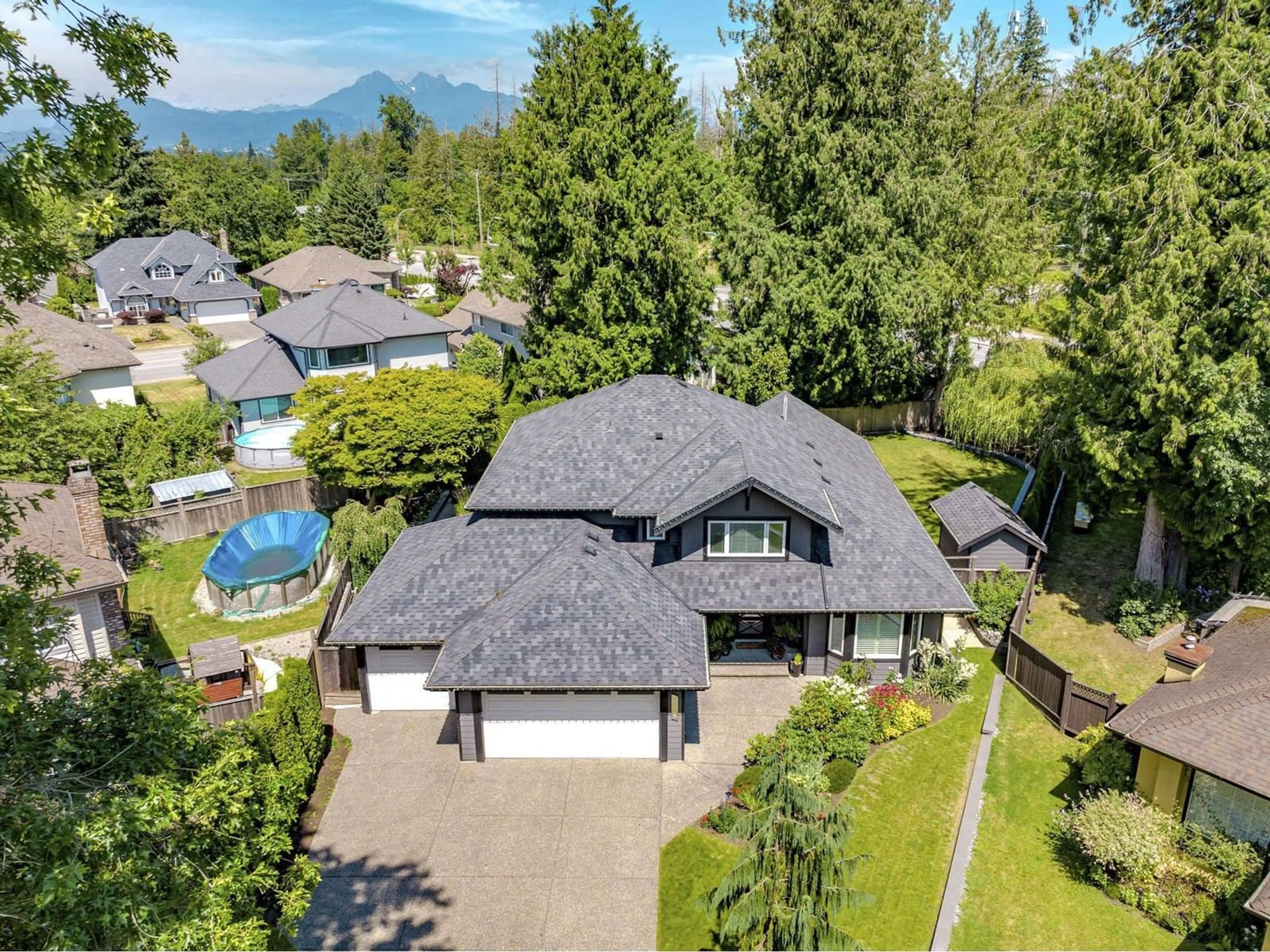 A pic from outside/outdoor area/front of a property/back of a property/a pic from drone, mountain view for 8478 215B, Langley British Columbia V1M2K8
