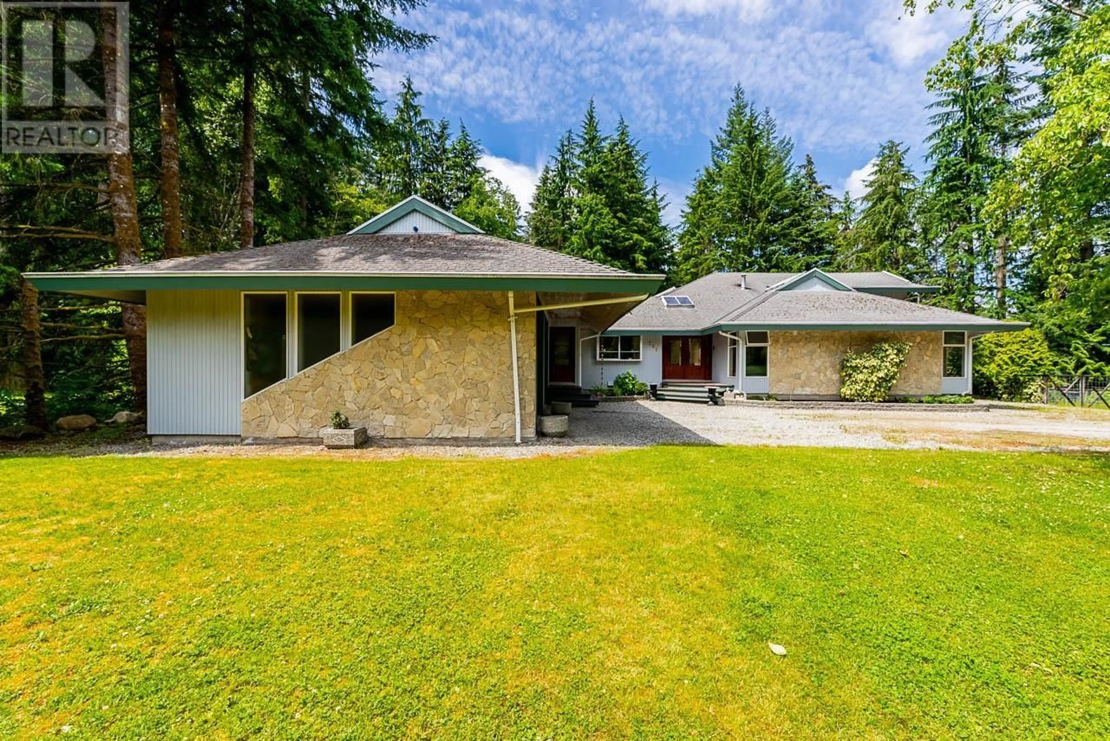 Unknown for 261 STRONG ROAD, Anmore British Columbia V3H3C8