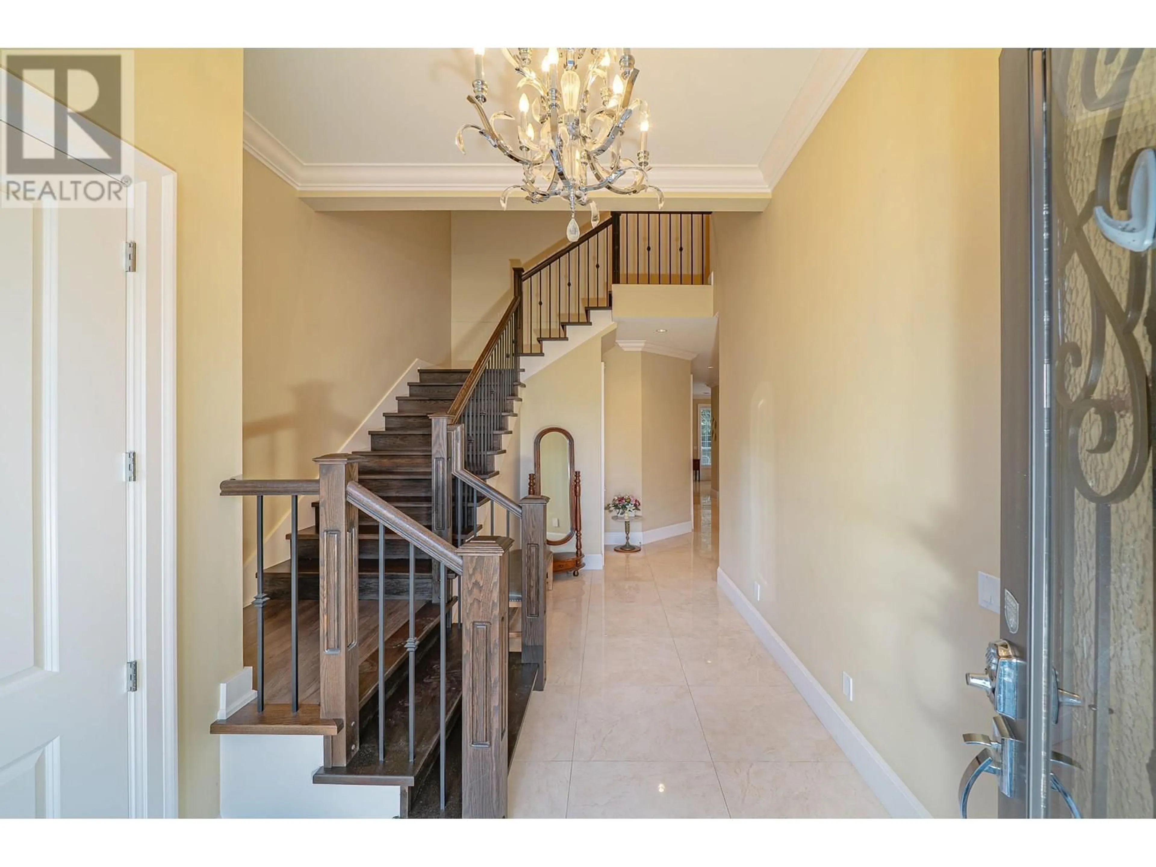 Indoor foyer for 9680 BREDEN AVENUE, Richmond British Columbia V6Y0G8