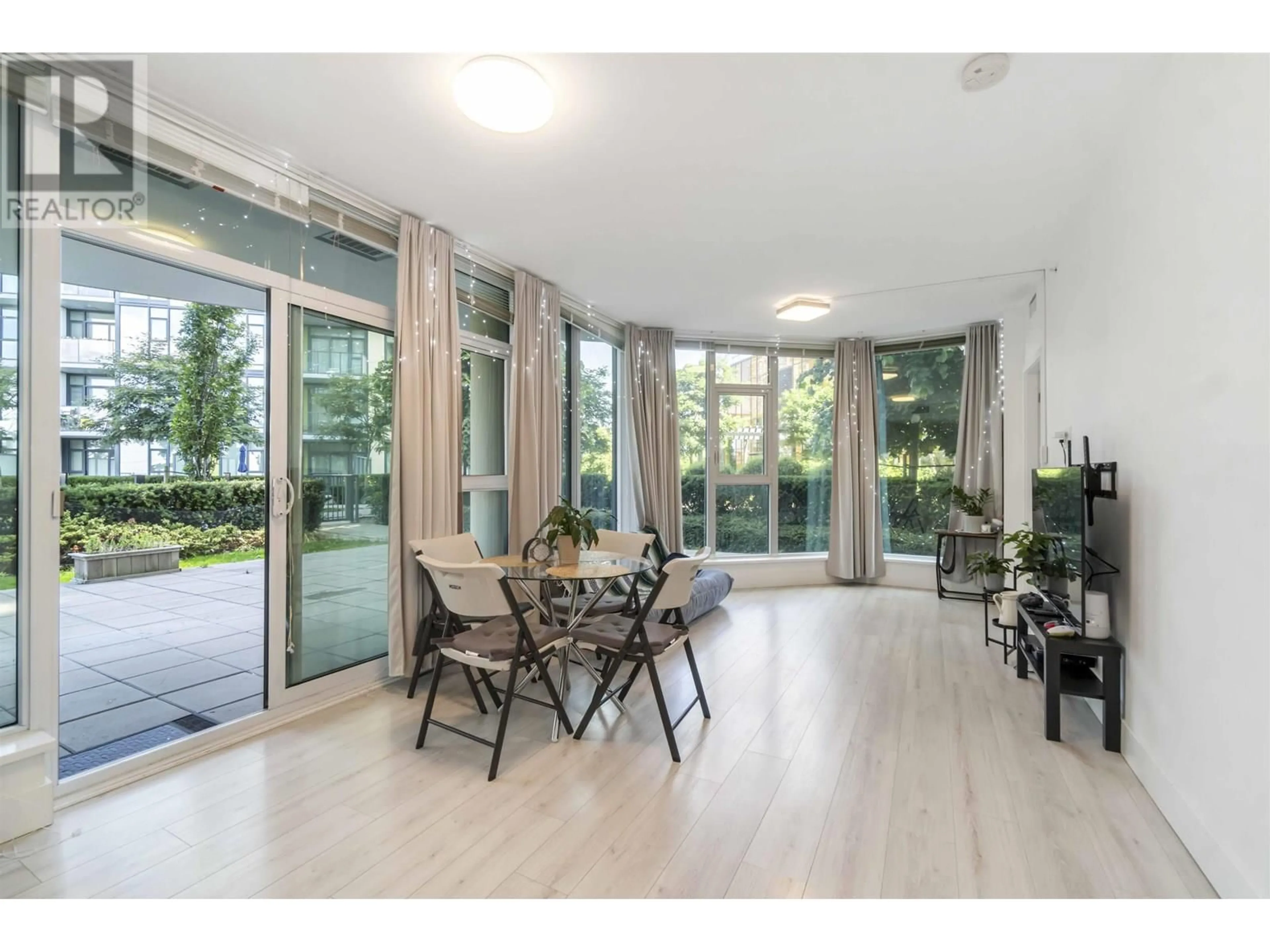 Unknown for 402 - 7388 KINGSWAY, Burnaby British Columbia V3N0G9