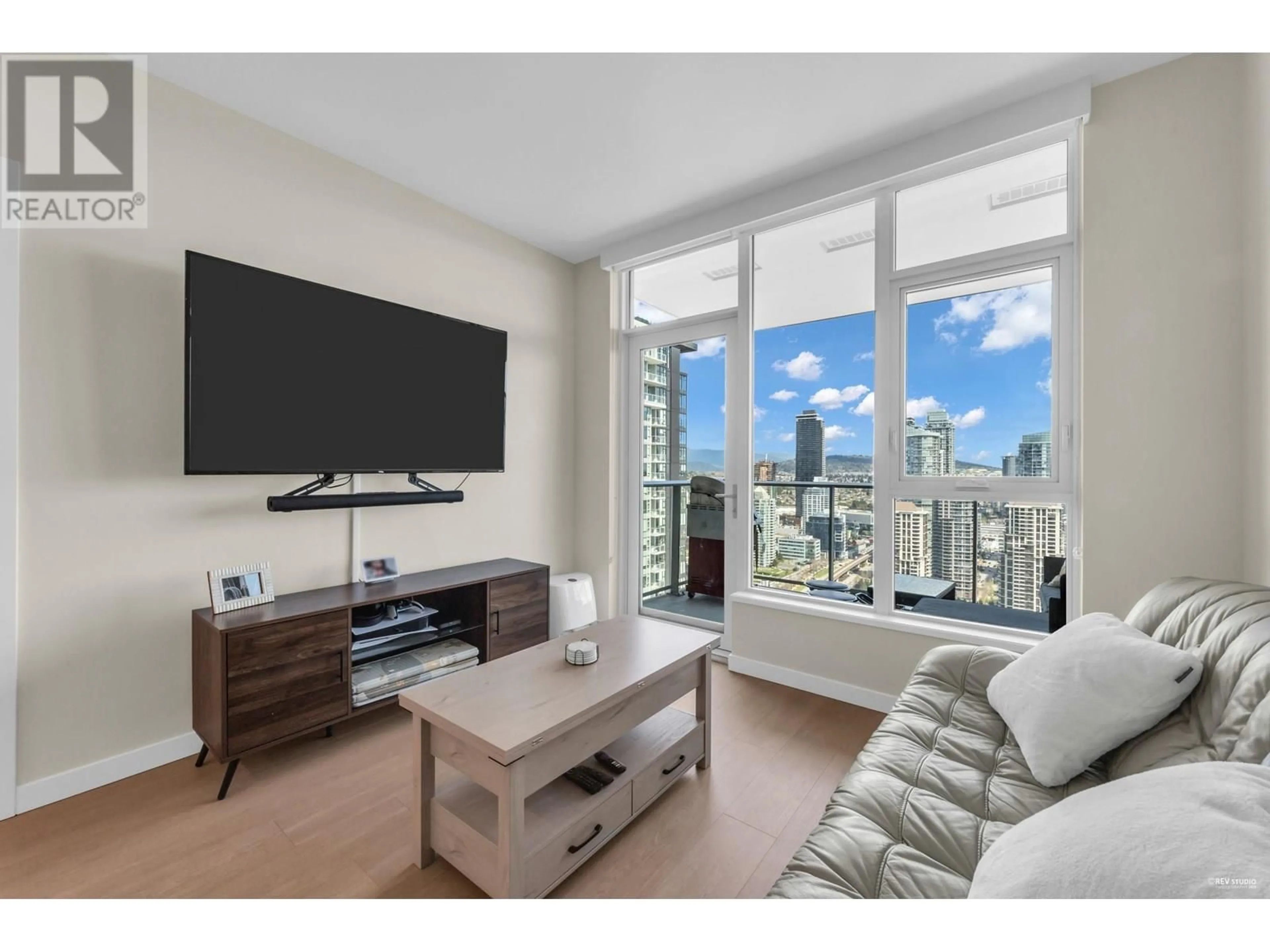 Living room with furniture, unknown for 3702 - 2186 GILMORE AVENUE, Burnaby British Columbia V5C0N7