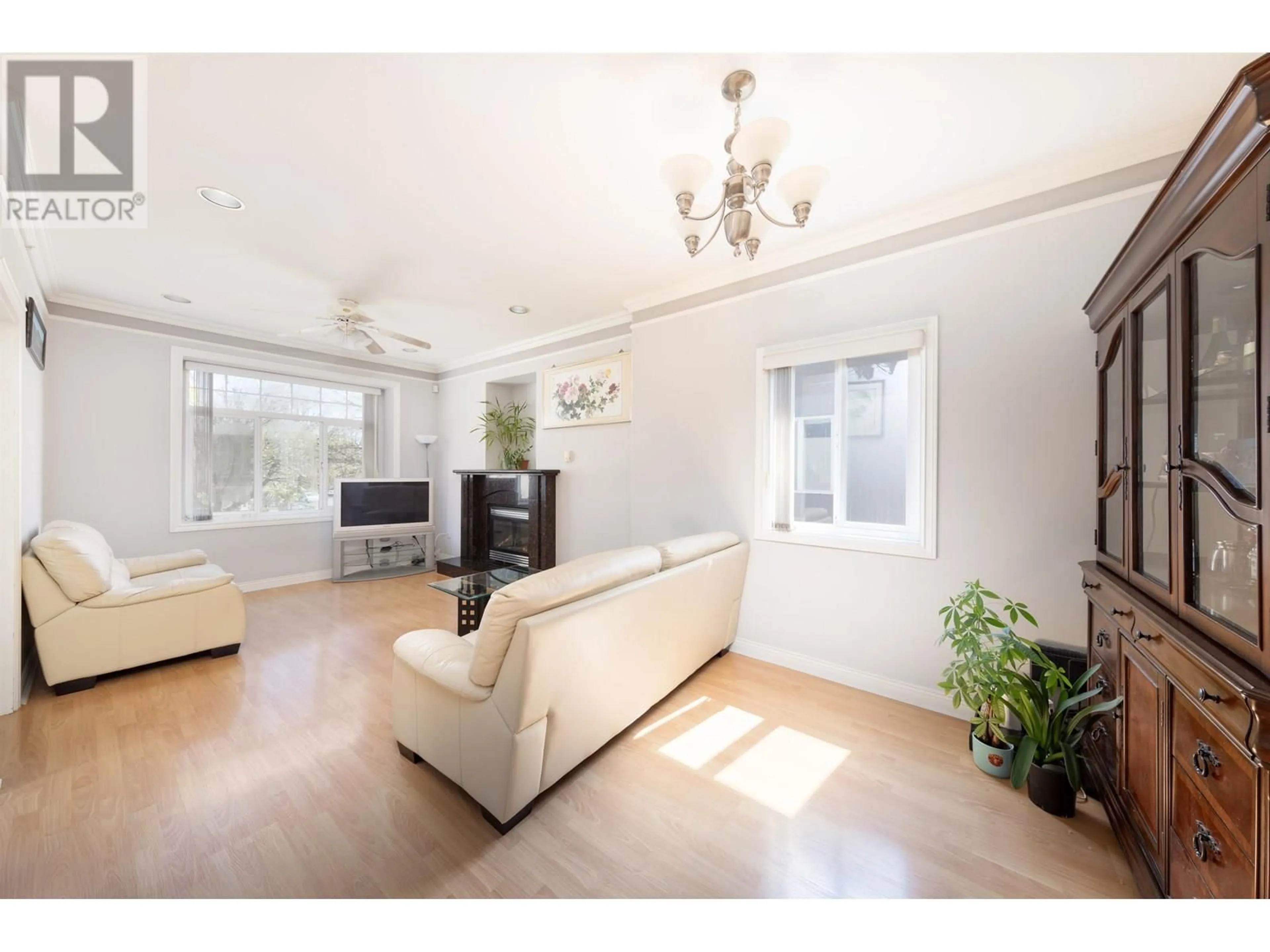Living room with furniture, unknown for 6887 SHERBROOKE STREET, Vancouver British Columbia V5X4C9