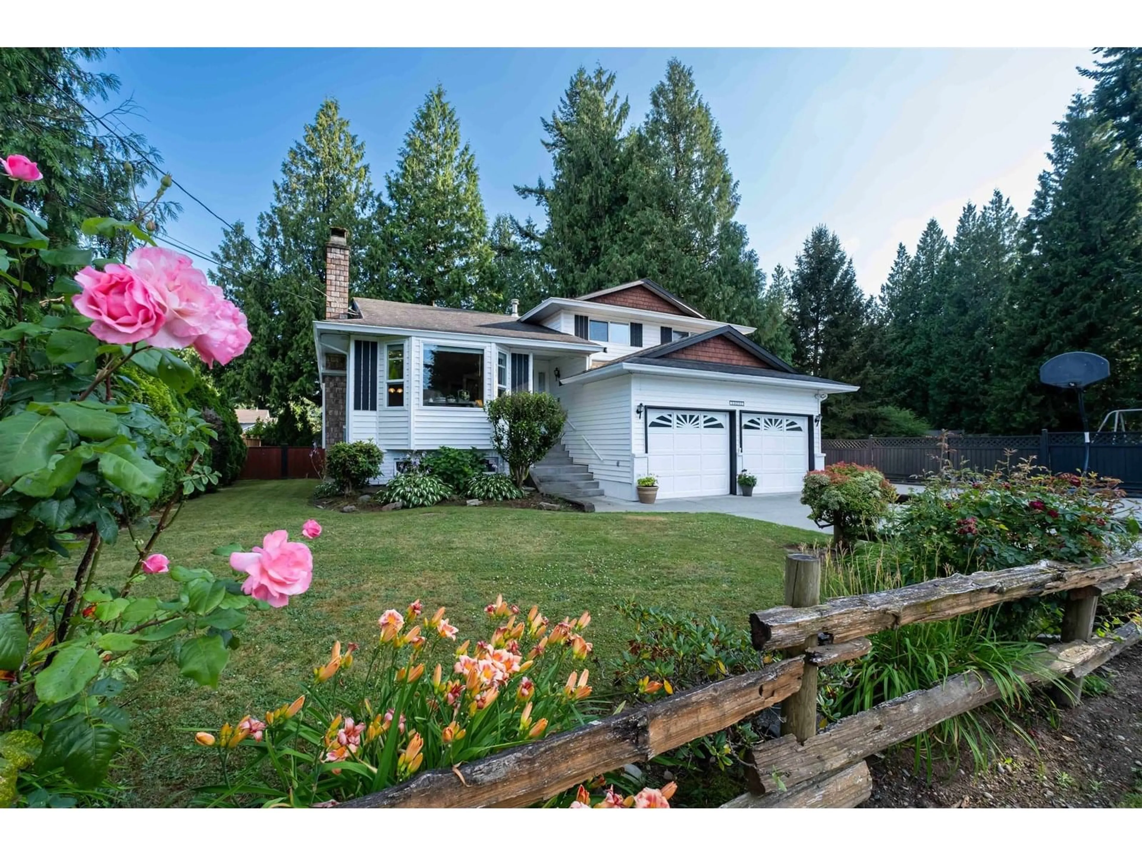 A pic from outside/outdoor area/front of a property/back of a property/a pic from drone, unknown for 33232 KEATS, Abbotsford British Columbia V2S6S7
