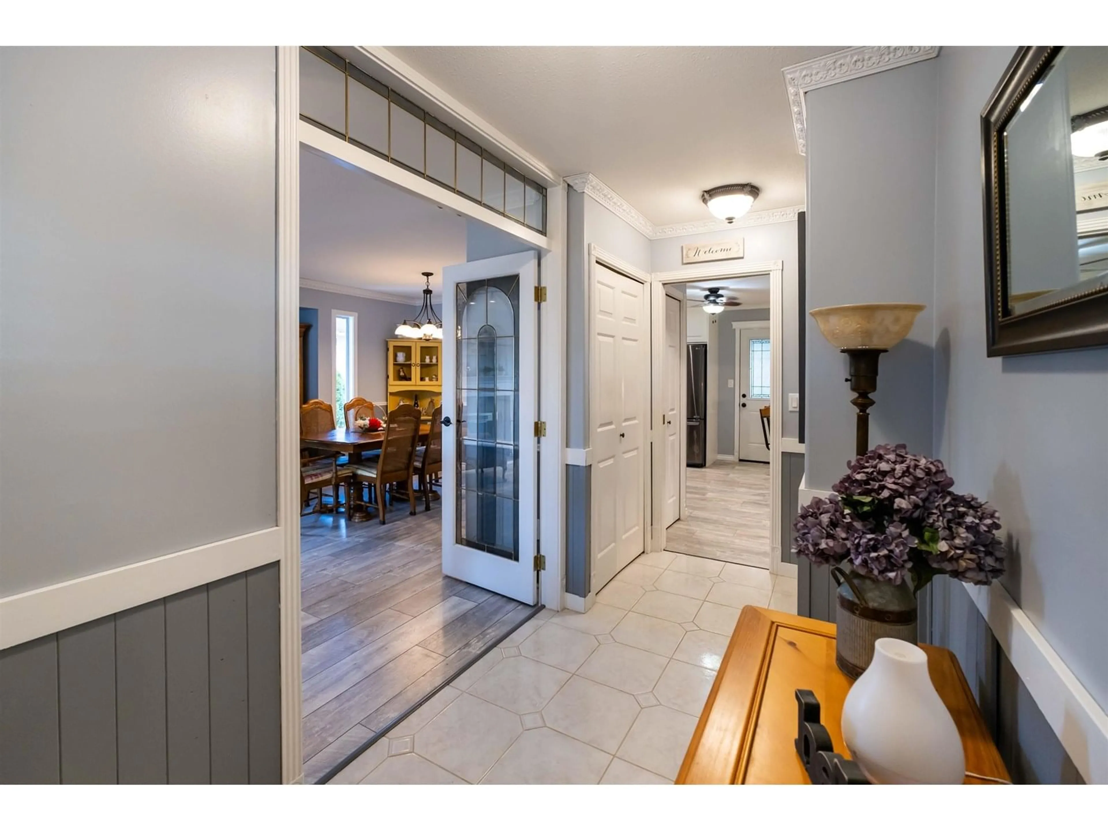 Indoor foyer for 33232 KEATS, Abbotsford British Columbia V2S6S7