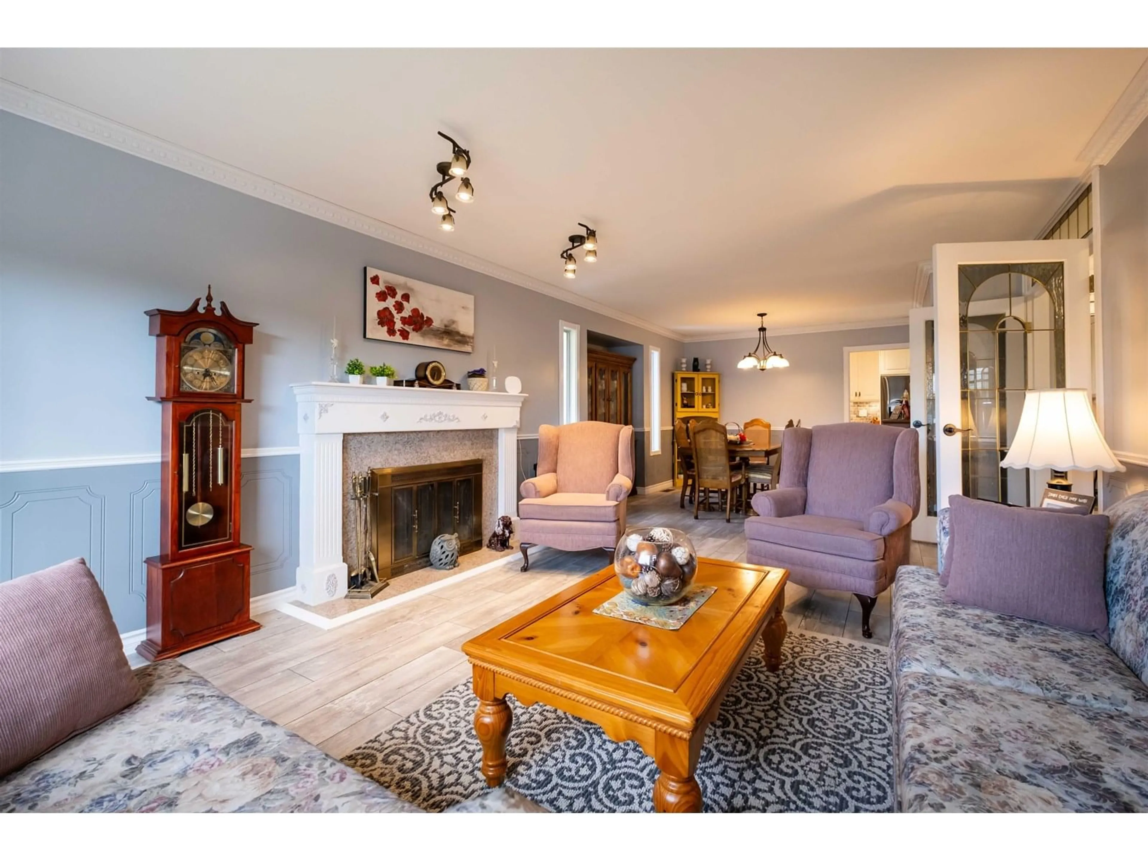 Living room with furniture, unknown for 33232 KEATS, Abbotsford British Columbia V2S6S7