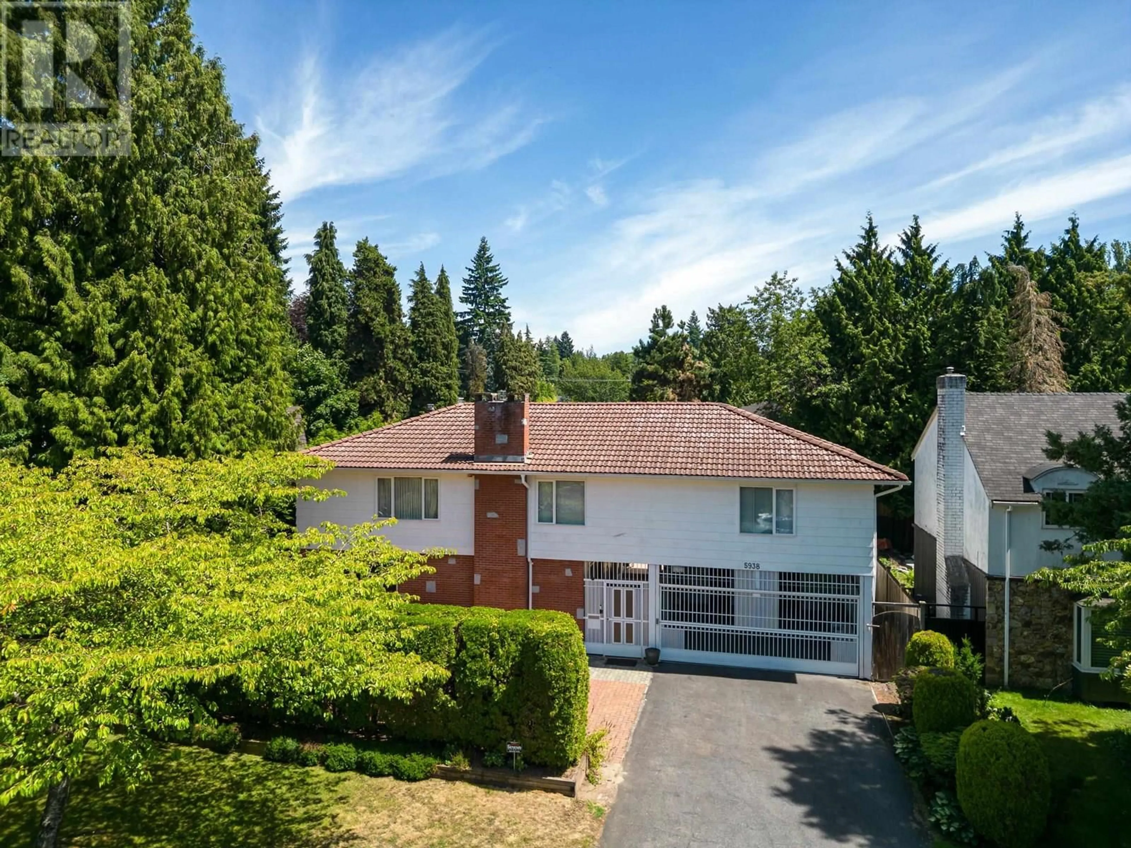 A pic from outside/outdoor area/front of a property/back of a property/a pic from drone, street for 5938 HOLLAND STREET, Vancouver British Columbia V6N2B3