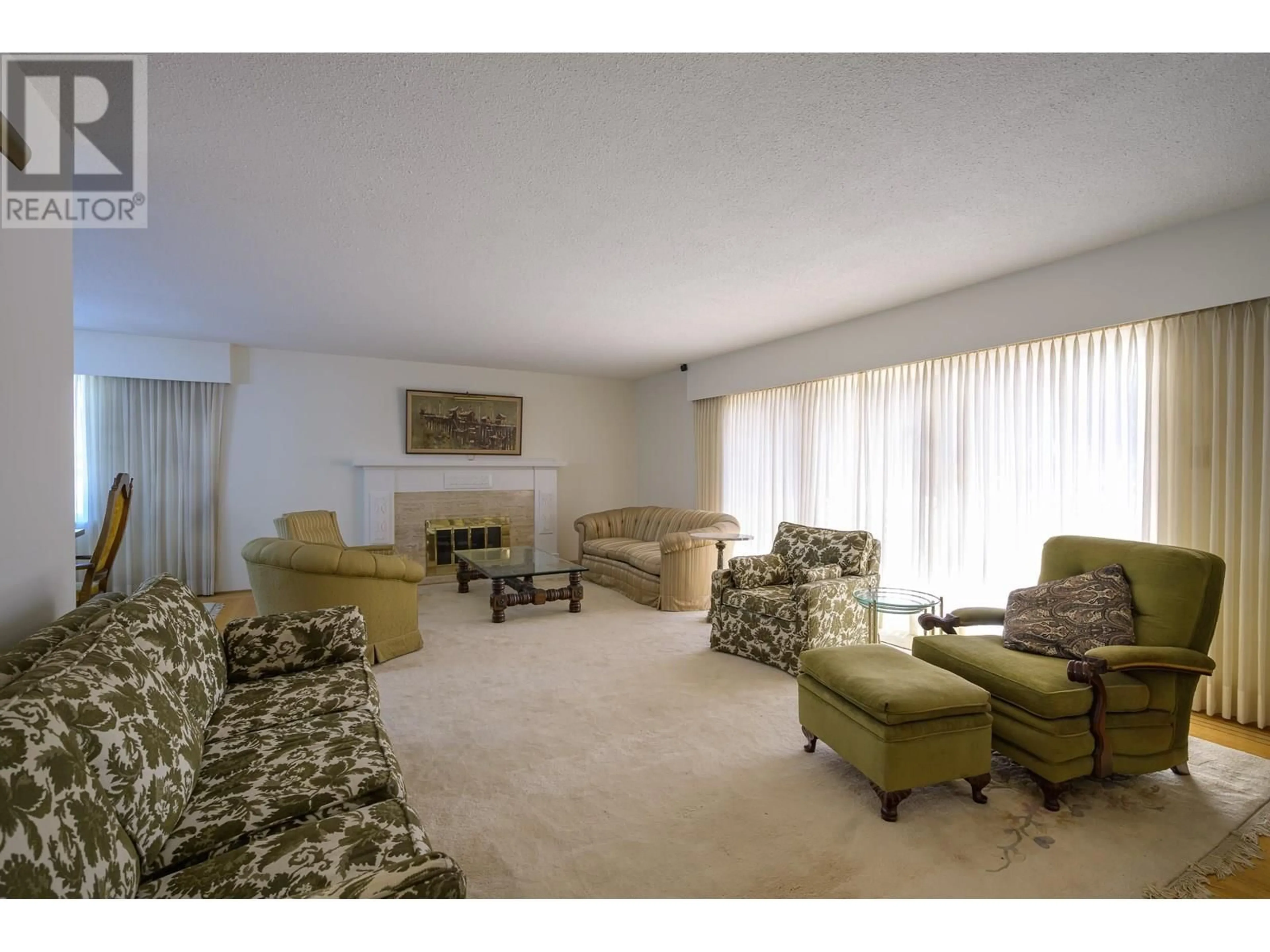 Living room with furniture, carpet floor for 5938 HOLLAND STREET, Vancouver British Columbia V6N2B3