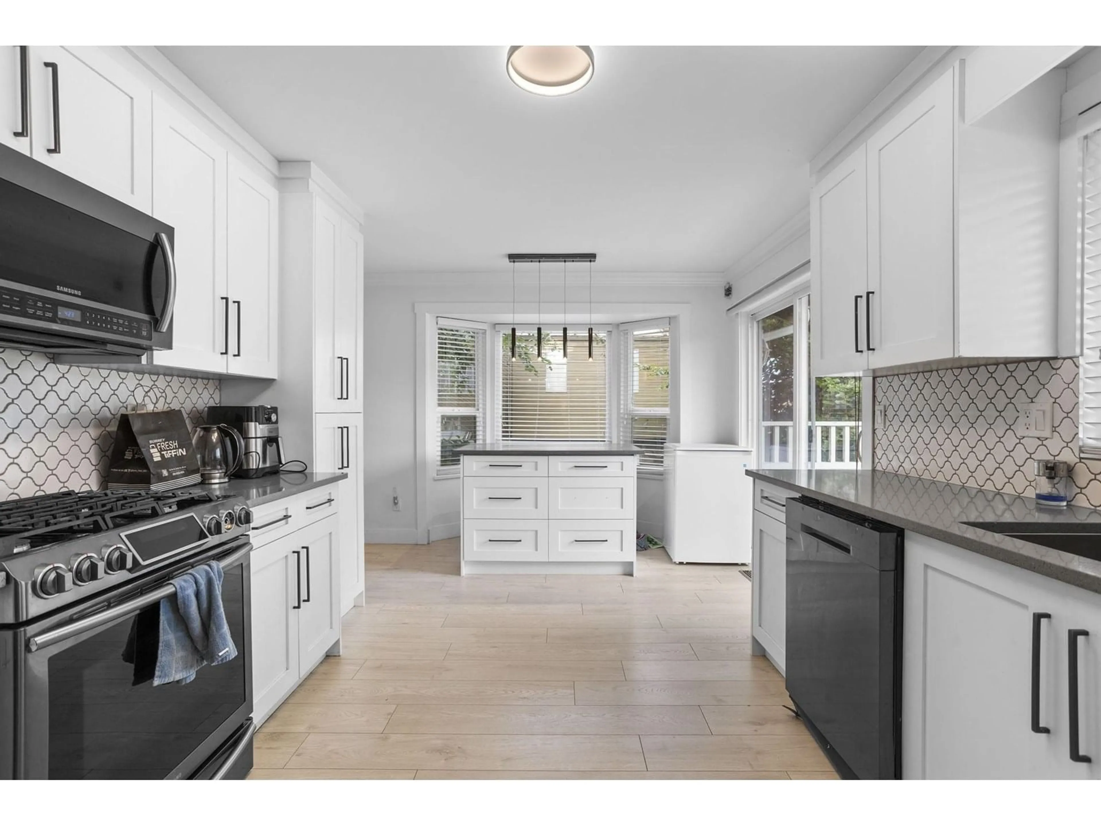 Open concept kitchen, ceramic/tile floor for 11885 CHATEAU, Delta British Columbia V4E3C7