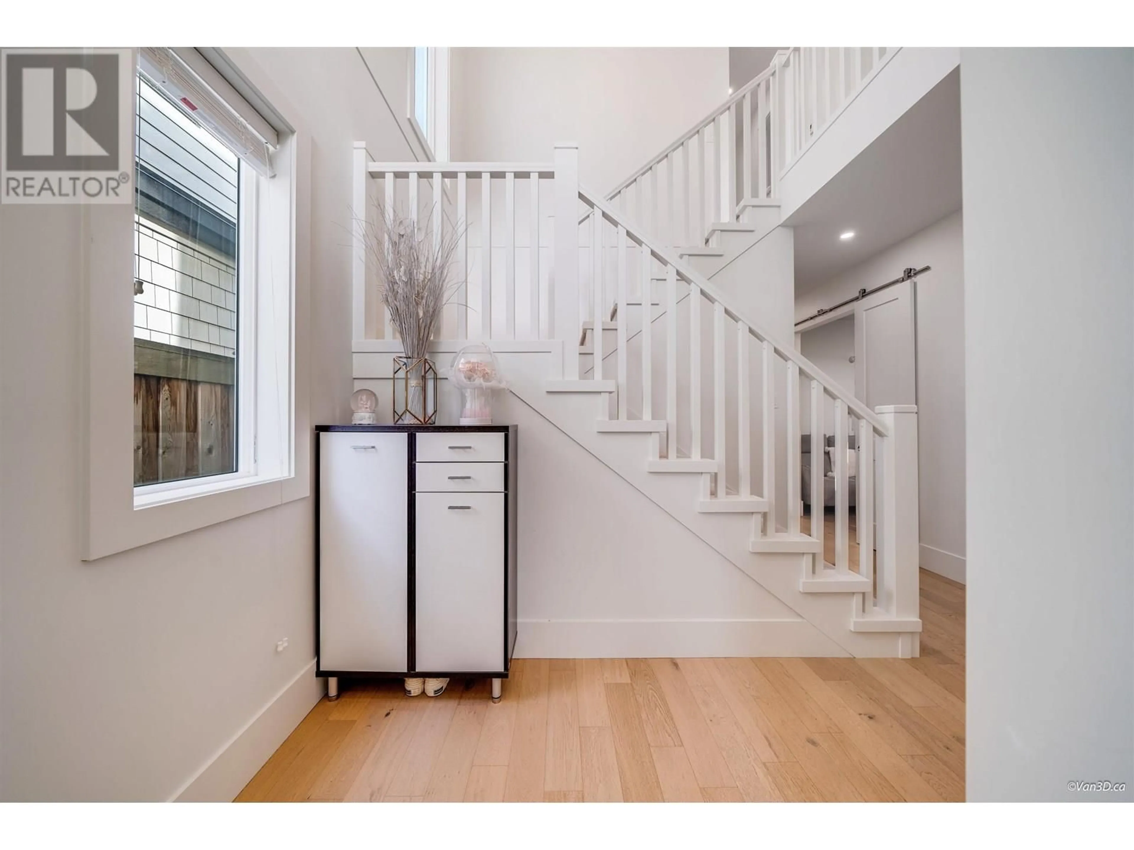 Indoor entryway for 11744 4TH AVENUE, Richmond British Columbia V7E3H4