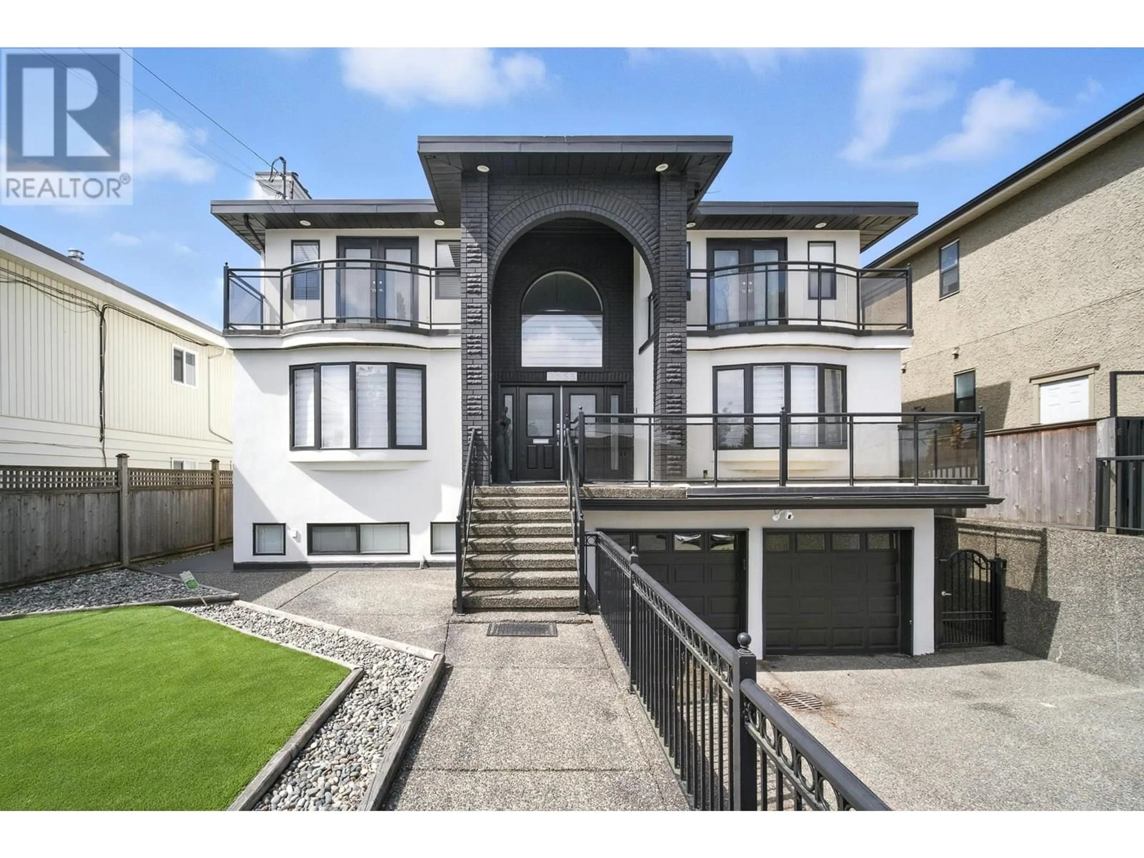 Unknown for 7563 1ST STREET, Burnaby British Columbia V3N3T3