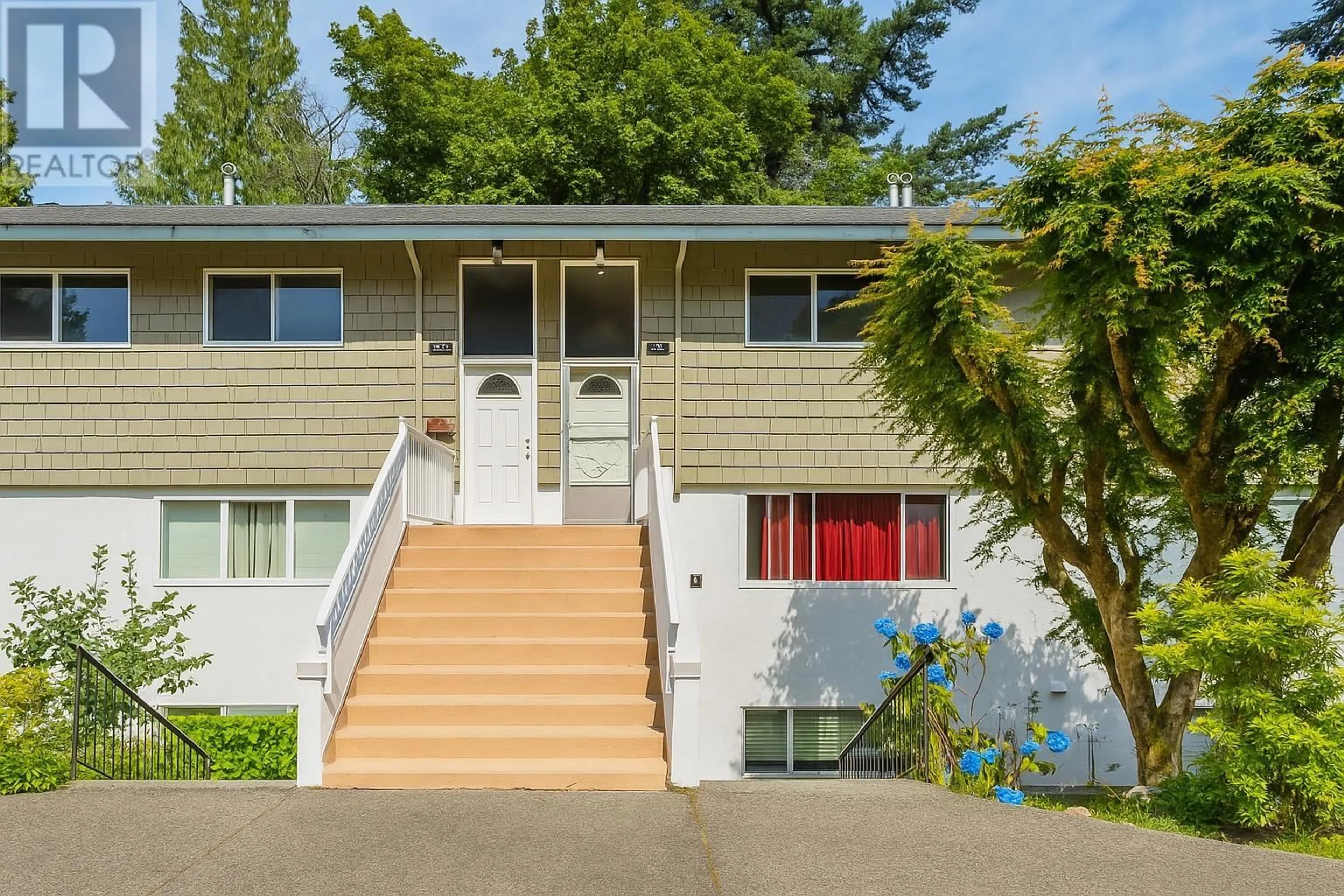 Home with vinyl exterior material, street for 1134 CHATEAU PLACE, Port Moody British Columbia V3H1N6