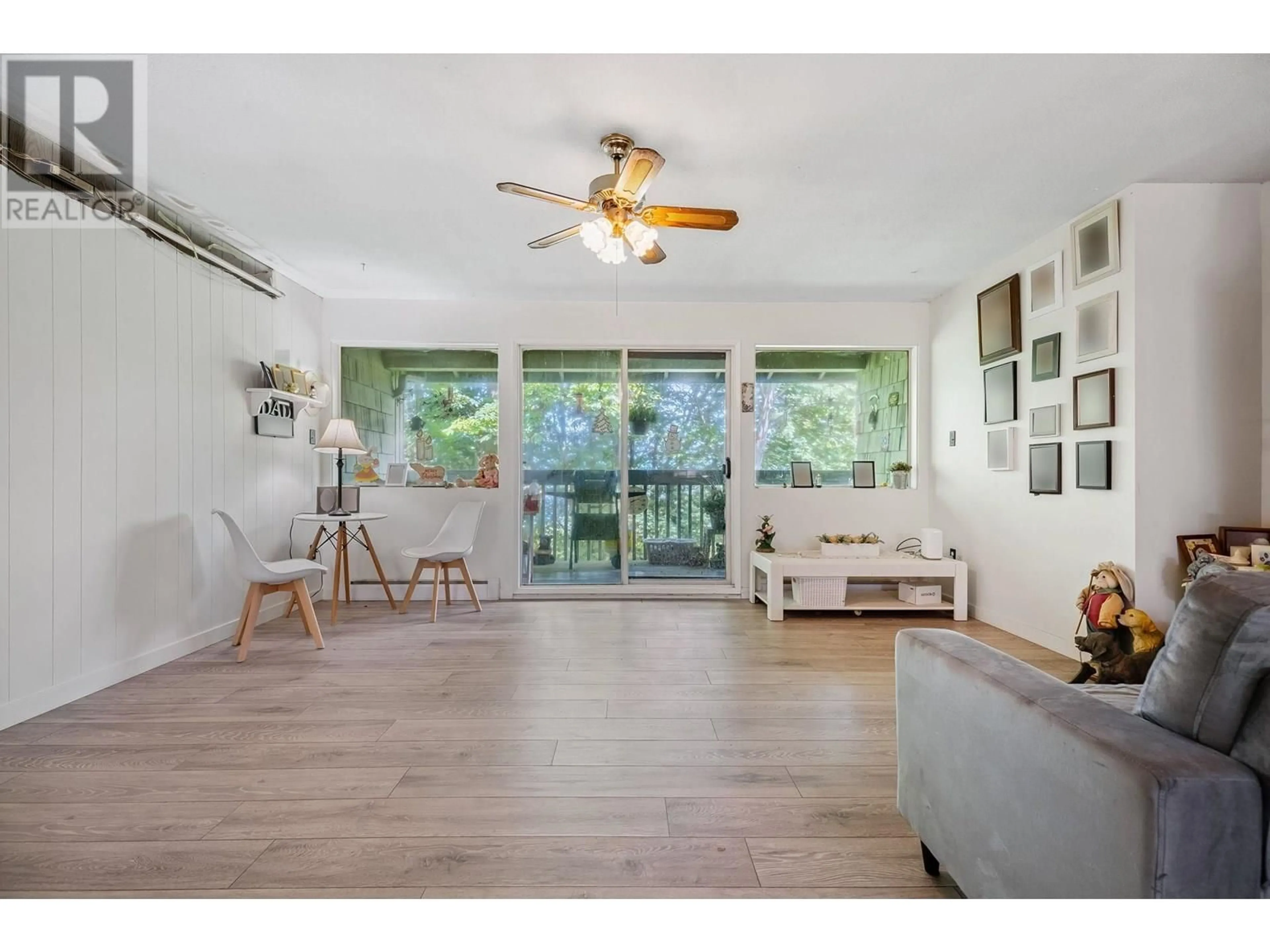 Living room with furniture, wood/laminate floor for 1134 CHATEAU PLACE, Port Moody British Columbia V3H1N6
