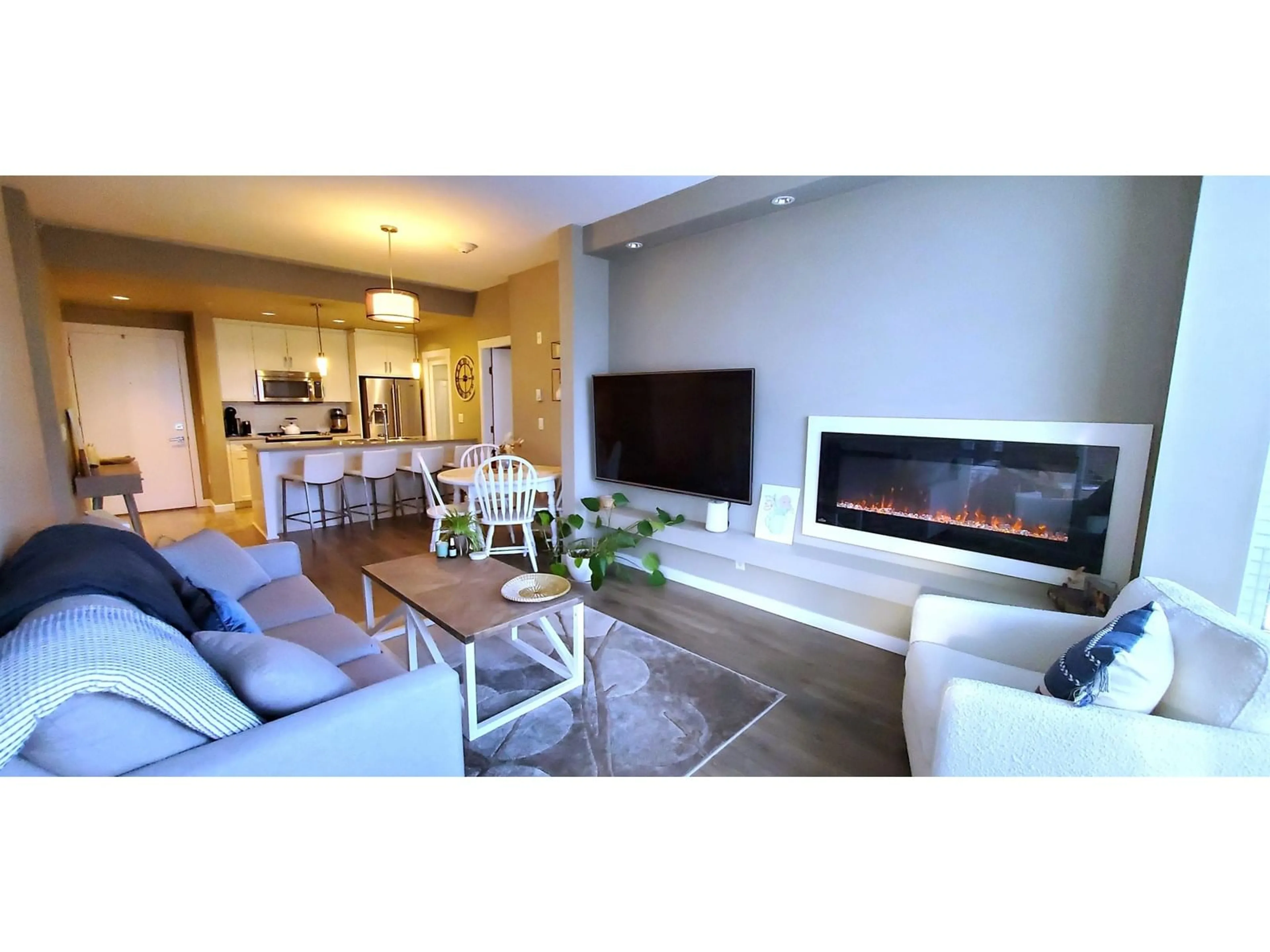 Living room with furniture, unknown for 409 - 2242 WHATCOM, Abbotsford British Columbia V3G0G3