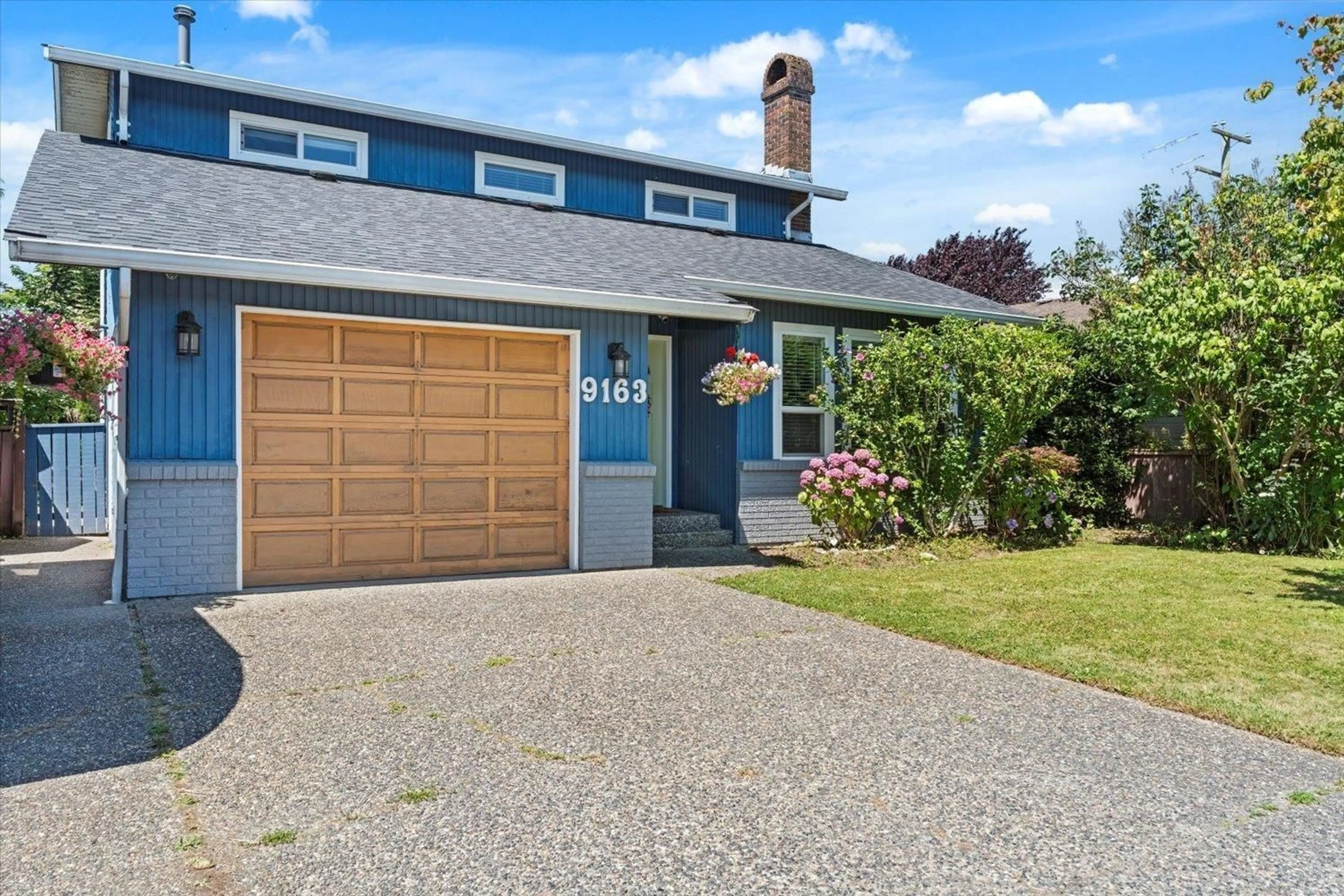 Home with vinyl exterior material, street for 9163 MAVIS STREET, Chilliwack British Columbia V2P7H5