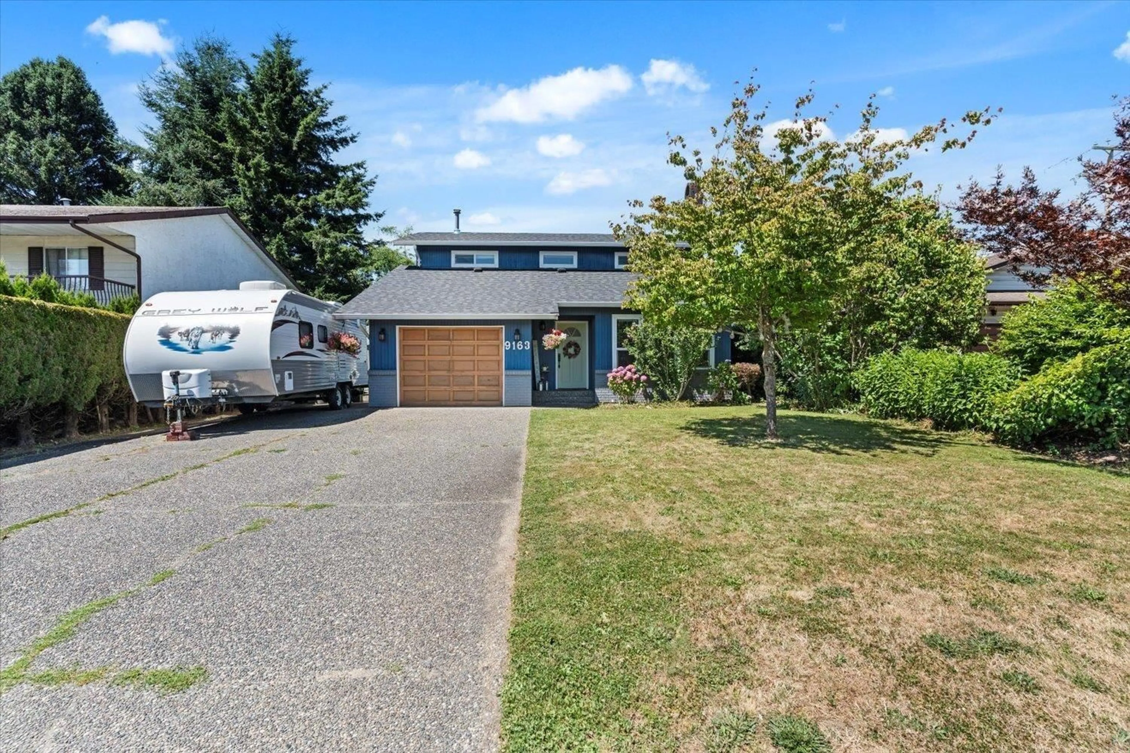 A pic from outside/outdoor area/front of a property/back of a property/a pic from drone, street for 9163 MAVIS STREET, Chilliwack British Columbia V2P7H5