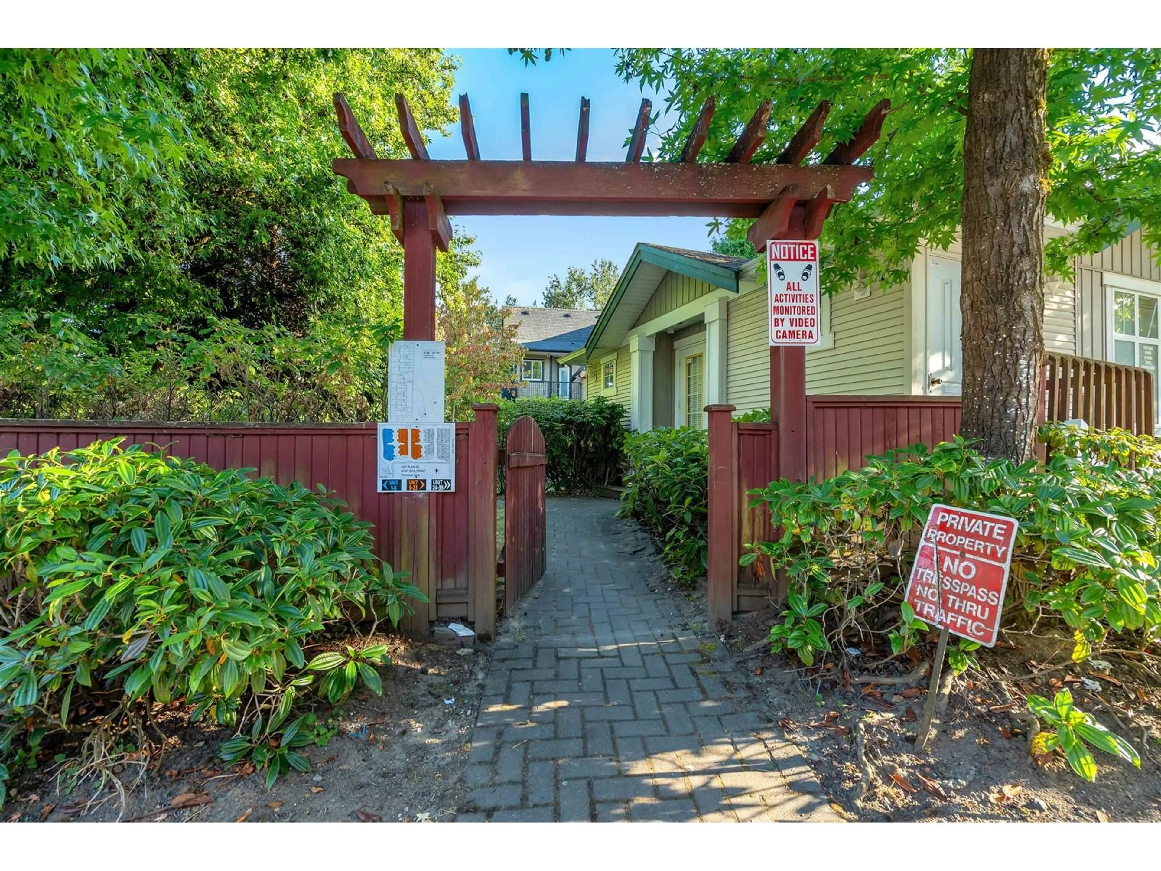 Indoor entryway for 1 - 6747 137, Surrey British Columbia V3W9C4