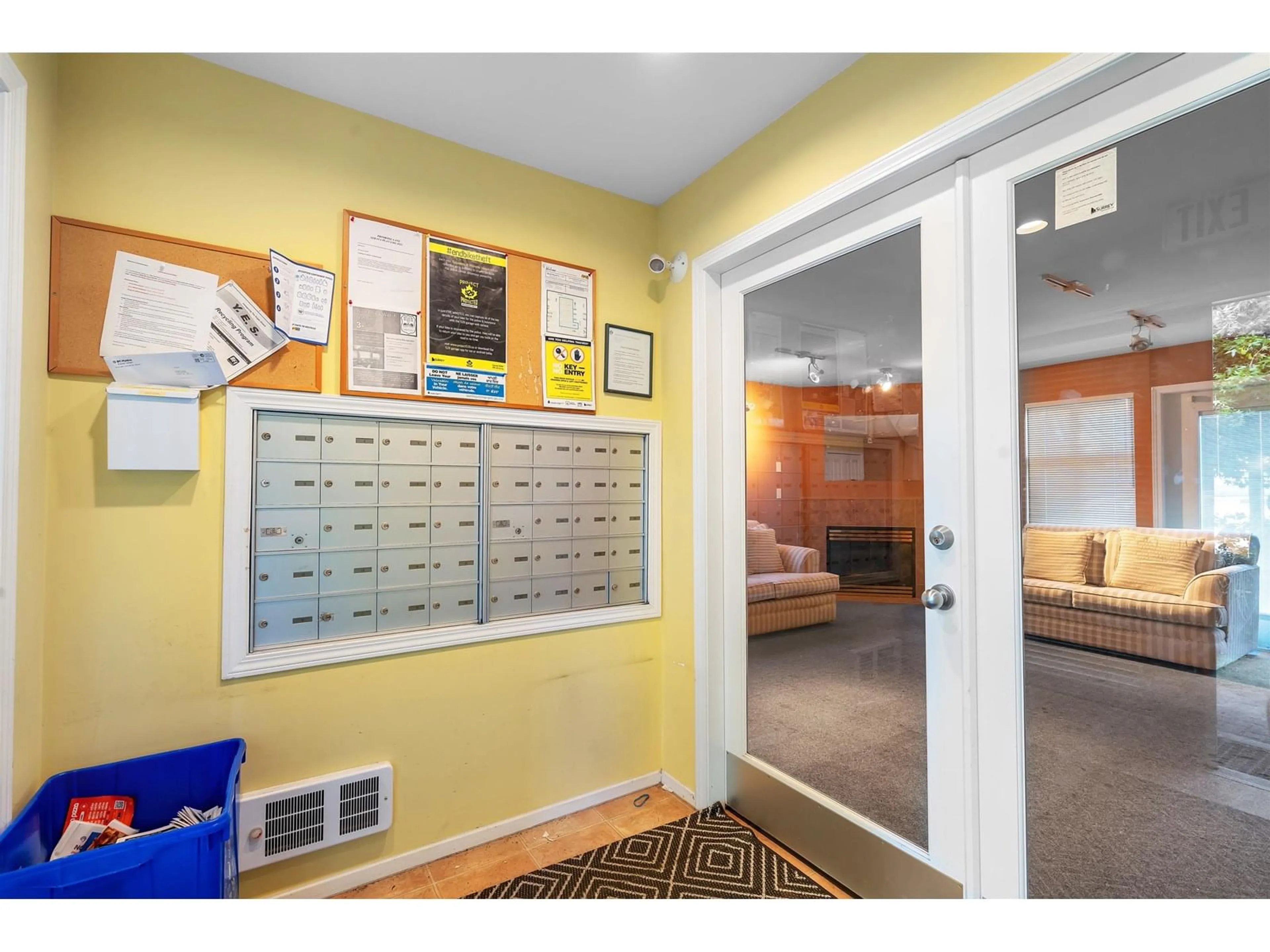 Indoor entryway for 1 - 6747 137, Surrey British Columbia V3W9C4